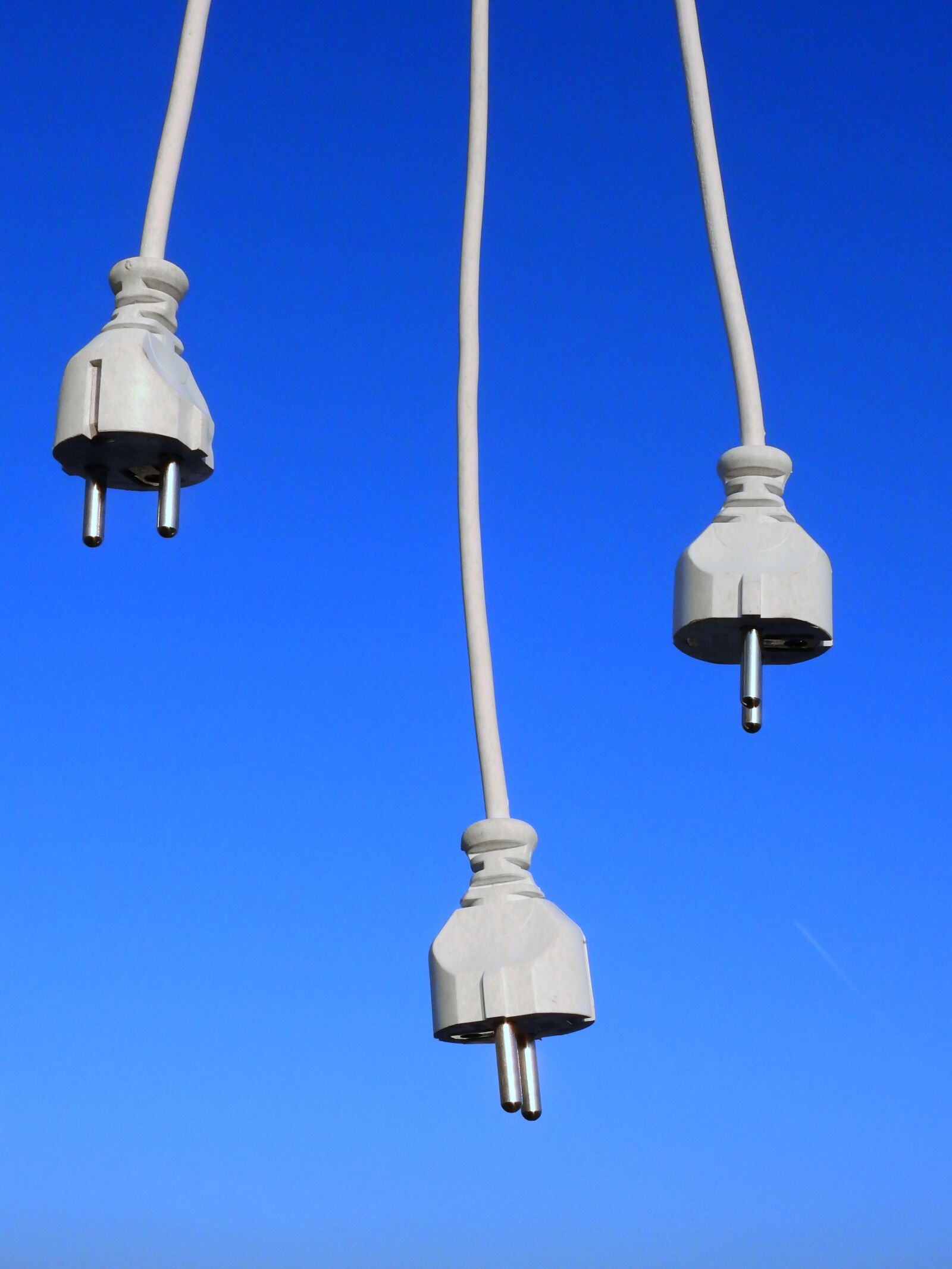 Nikon Coolpix P900 sample photo. Plug, cable, line photography