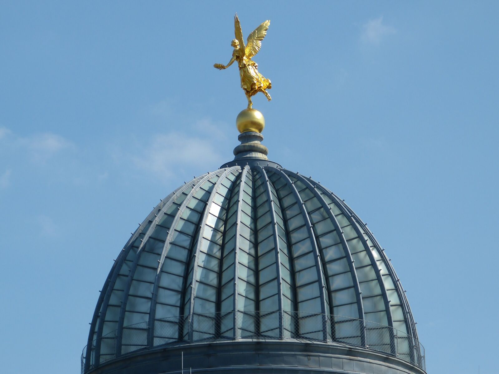 Panasonic Lumix DMC-FZ150 sample photo. Dome, angel, gold photography
