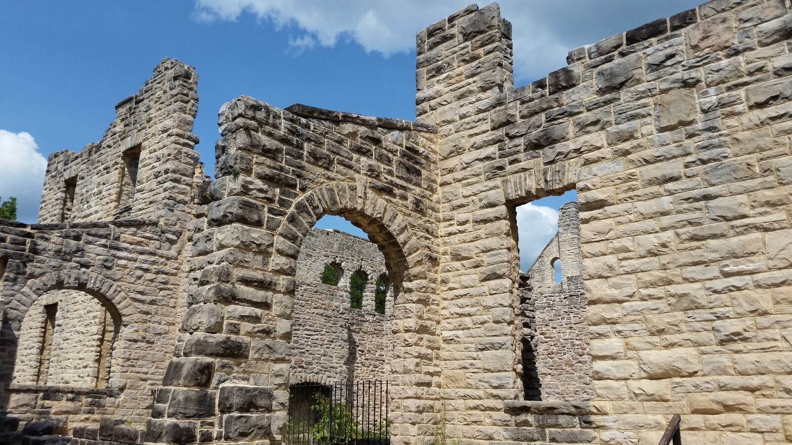 Samsung Galaxy S5 sample photo. Castle, stonework, historical photography