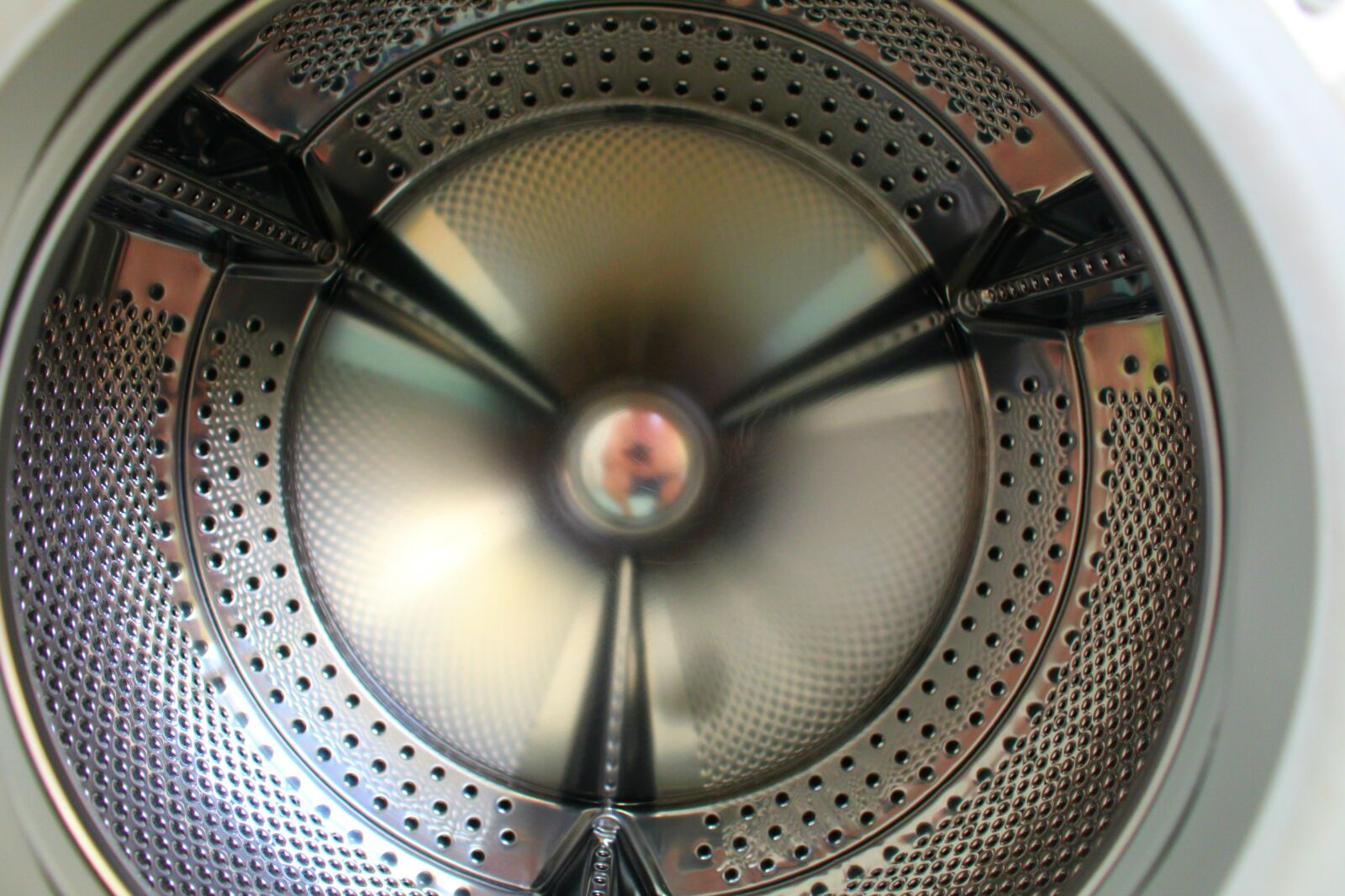 Canon EOS 1300D (EOS Rebel T6 / EOS Kiss X80) sample photo. Basket, washing machine, inox photography