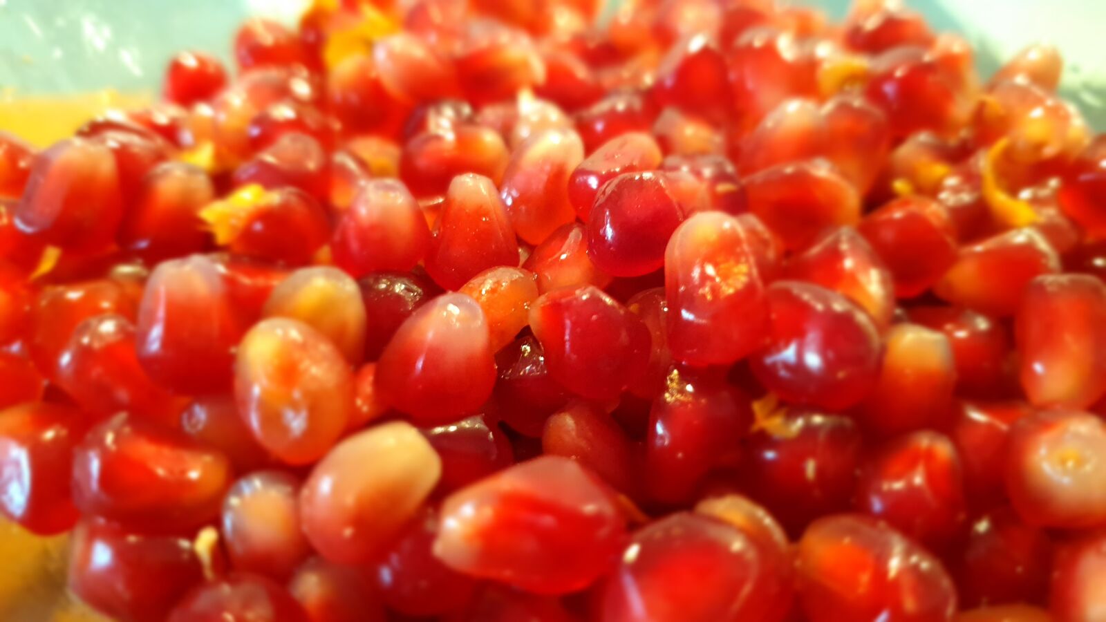 Samsung Galaxy S9 sample photo. Pomegranate seed removal, pomegranate photography