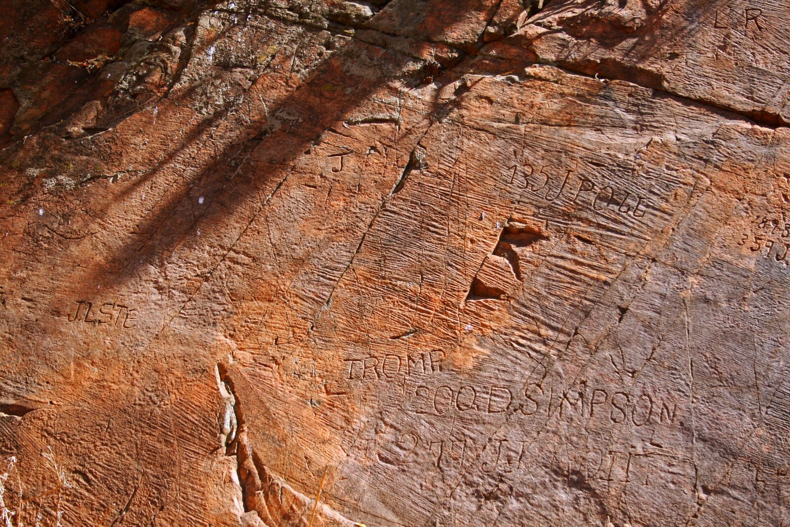 Canon EOS 400D (EOS Digital Rebel XTi / EOS Kiss Digital X) sample photo. Scribbling on rock, rock photography