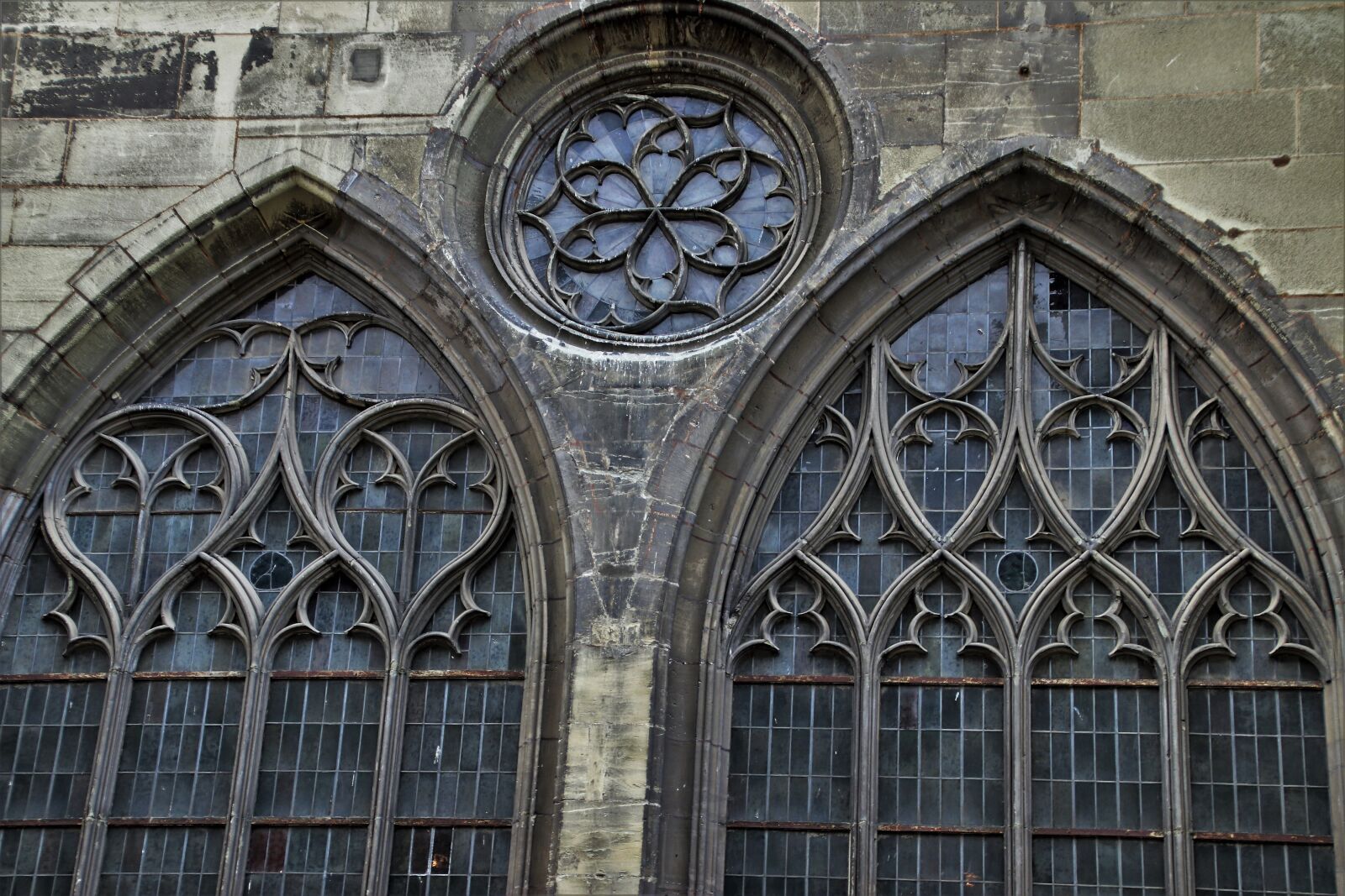 Canon EOS 80D sample photo. The cathedral, ornament, old photography