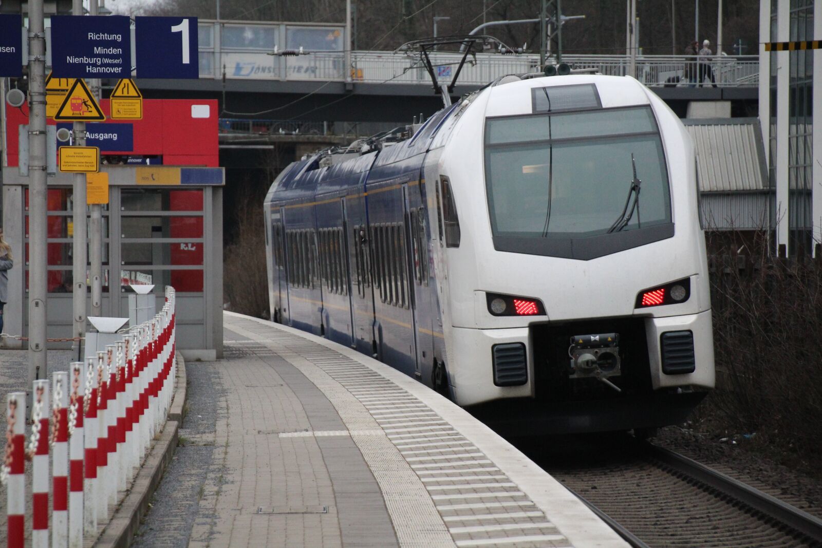 Canon EOS 1300D (EOS Rebel T6 / EOS Kiss X80) sample photo. Transport system, industry, train photography