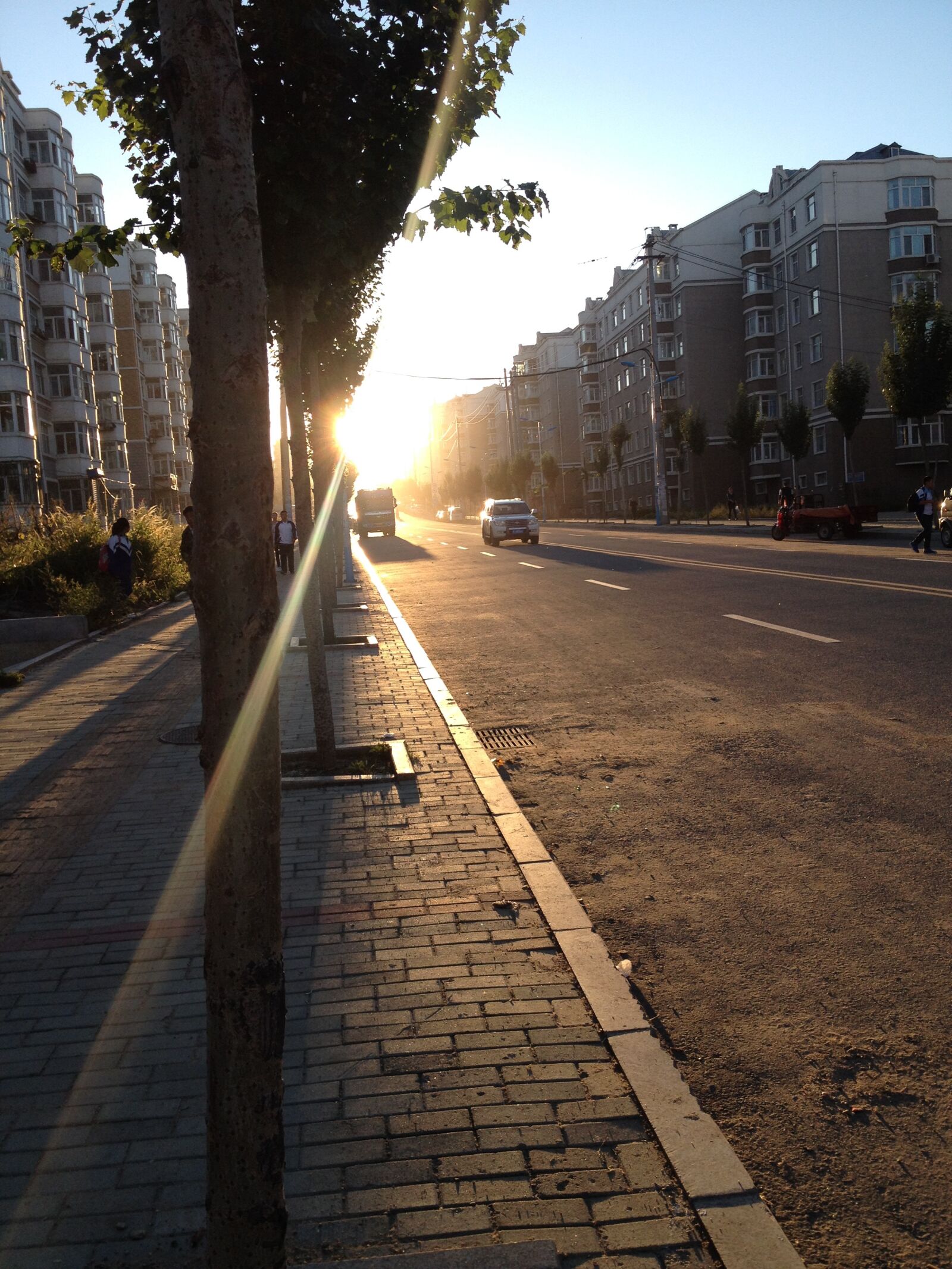 Apple iPhone 4S sample photo. Sunshine, street, trees photography