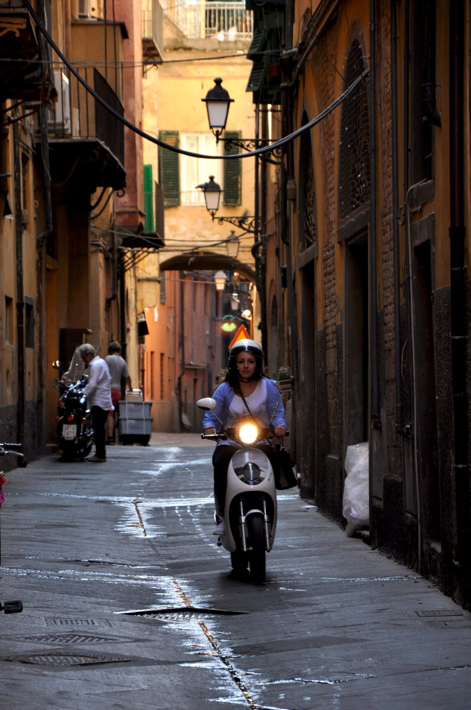 Nikon D90 sample photo. Moped, alley, tuscany photography