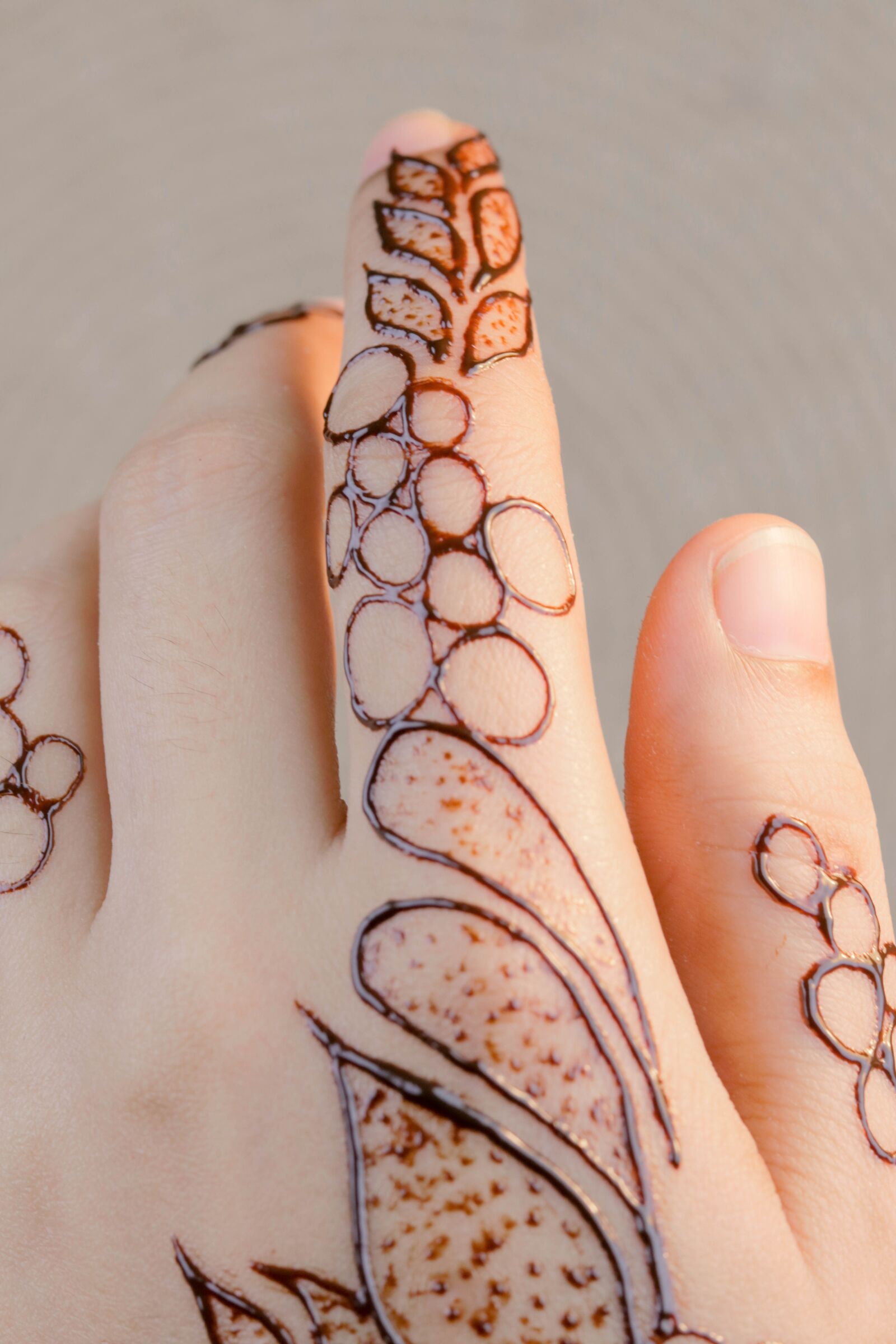 Canon EOS 80D + Canon EF 50mm F1.8 STM sample photo. Henna, hands, mehendi photography