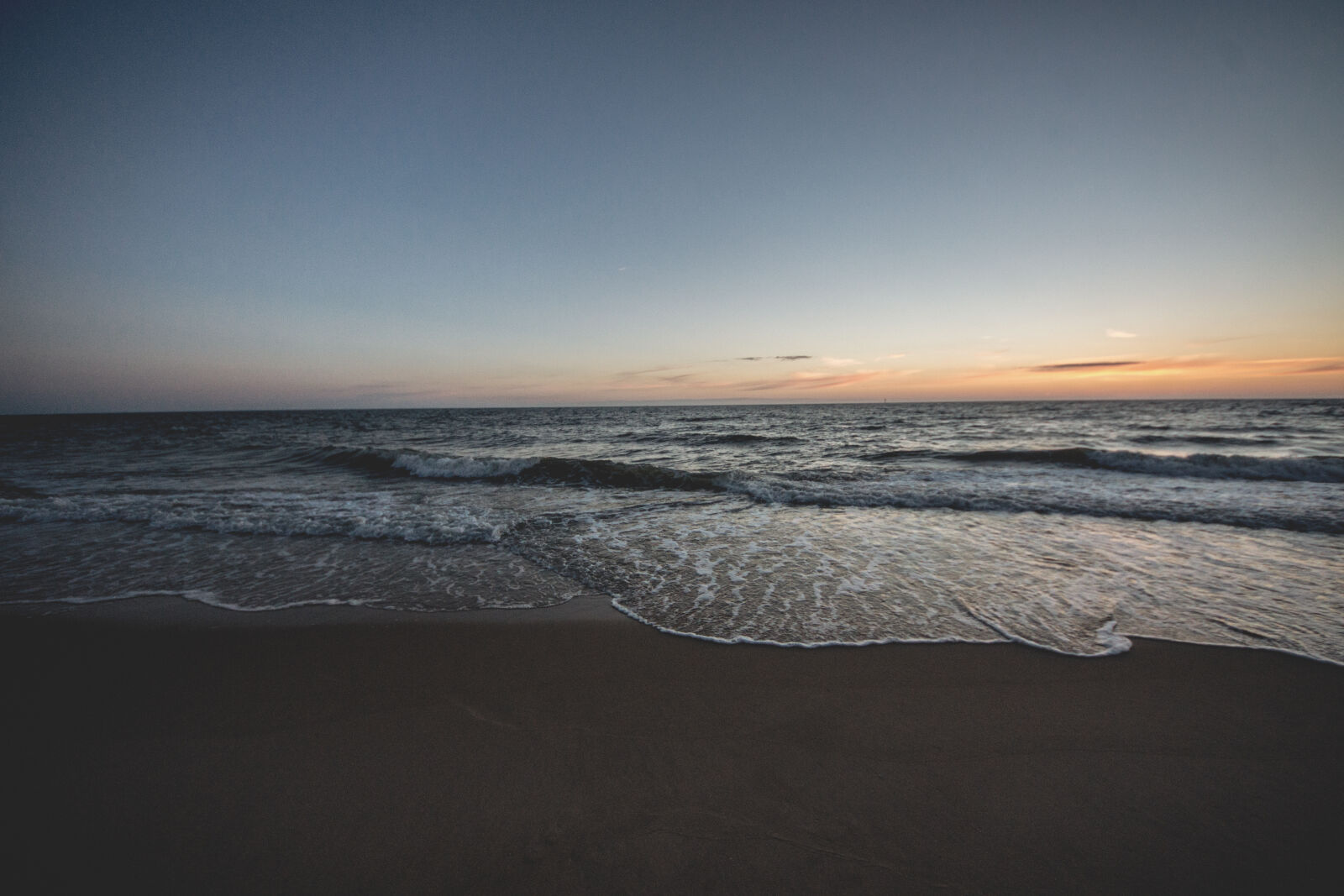Sony SLT-A65 (SLT-A65V) sample photo. Beach, evening, sky, sand photography