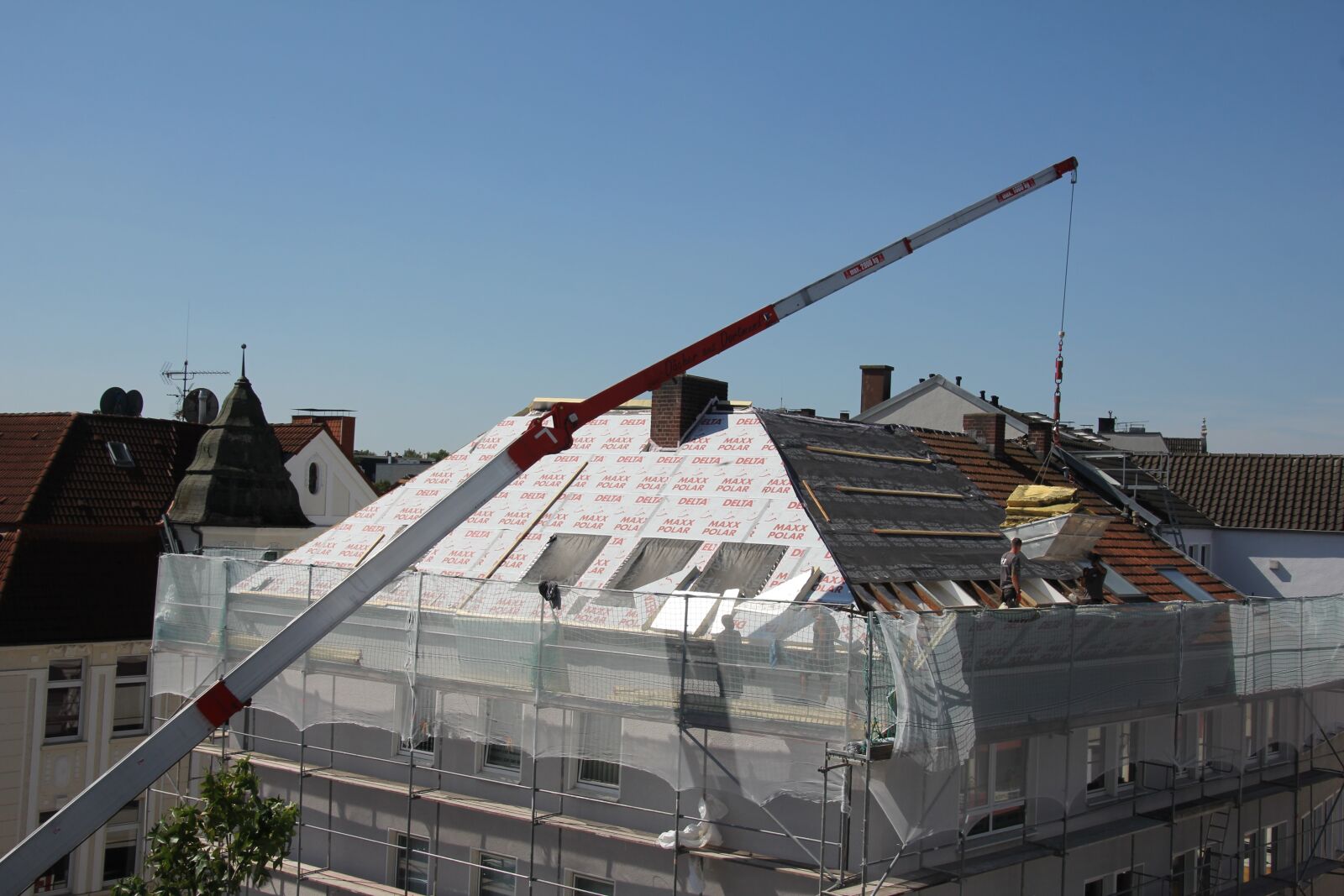 Canon EOS 60D sample photo. Roofers, roofing work, wool photography