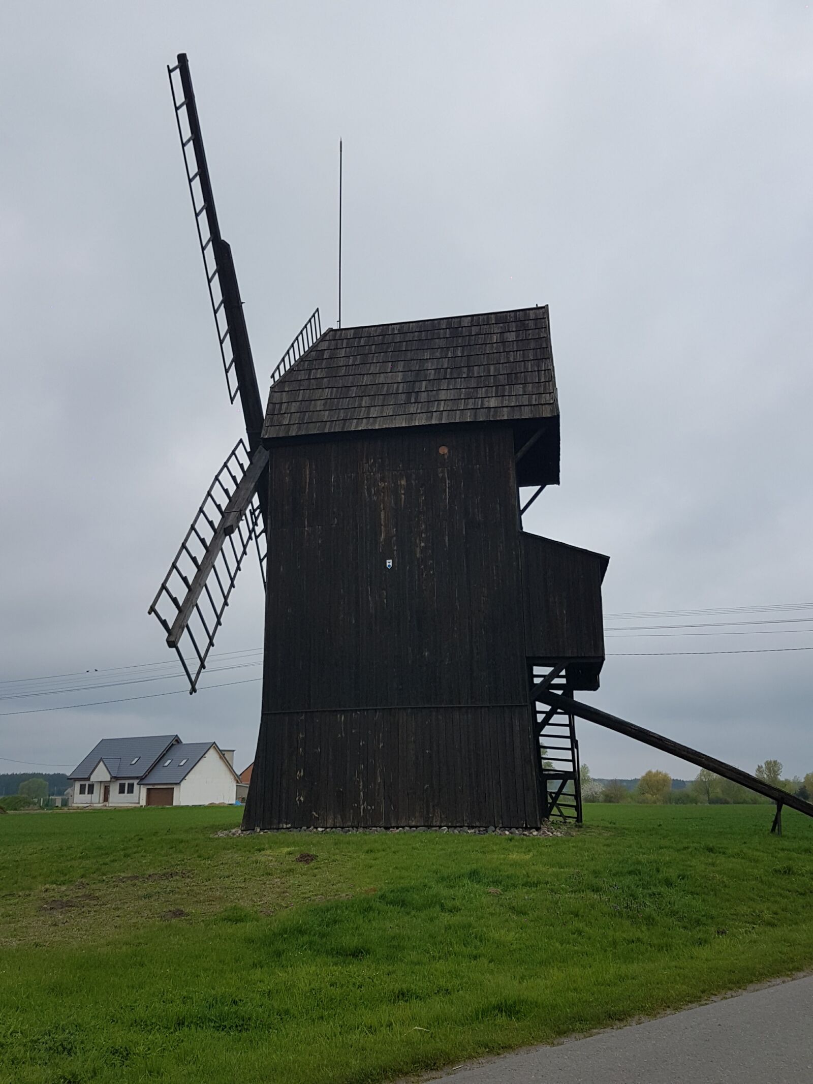 Samsung Galaxy S7 Edge sample photo. Windmill, monument, old buildings photography