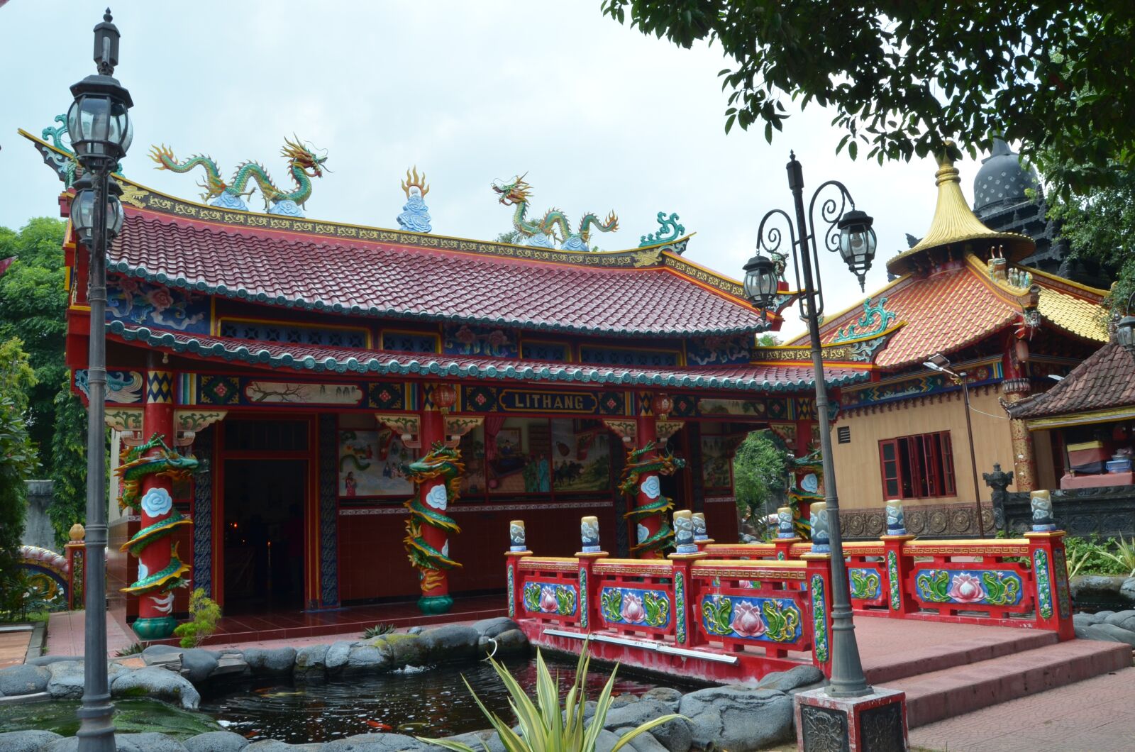 Nikon D5100 sample photo. Pamekasan, temple, confucius photography