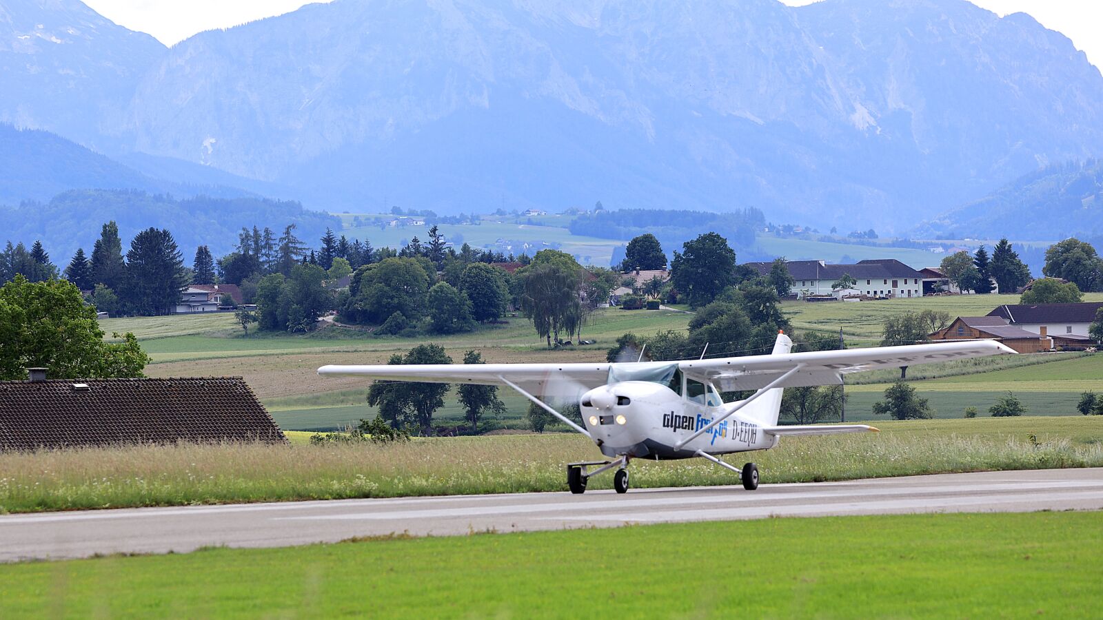 150-600mm F5-6.3 DG OS HSM | Contemporary 015 sample photo. Airport, light aircraft, sport photography
