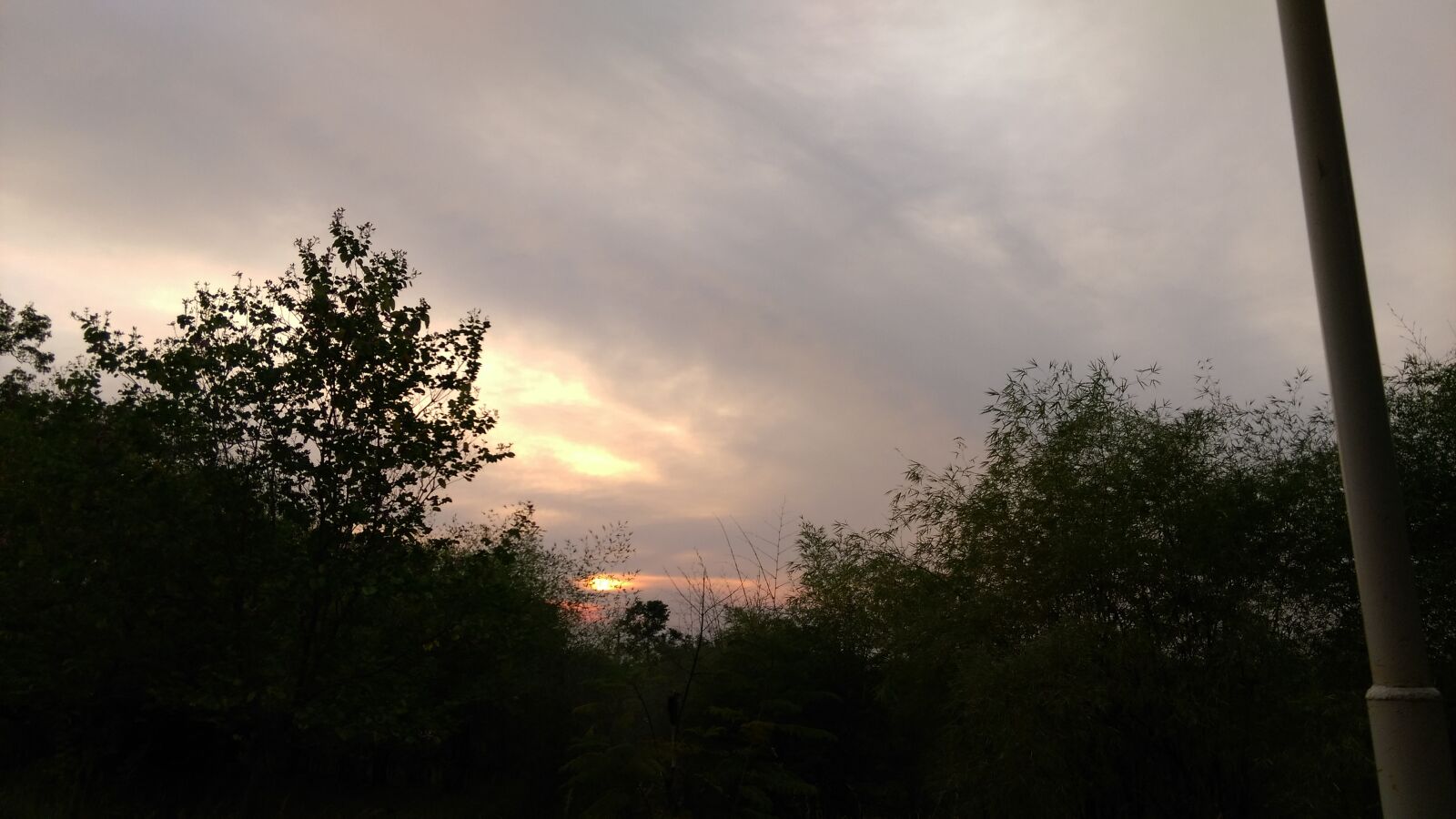 HTC DESIRE EYE sample photo. Cloudy, cloudy, sky, evening photography