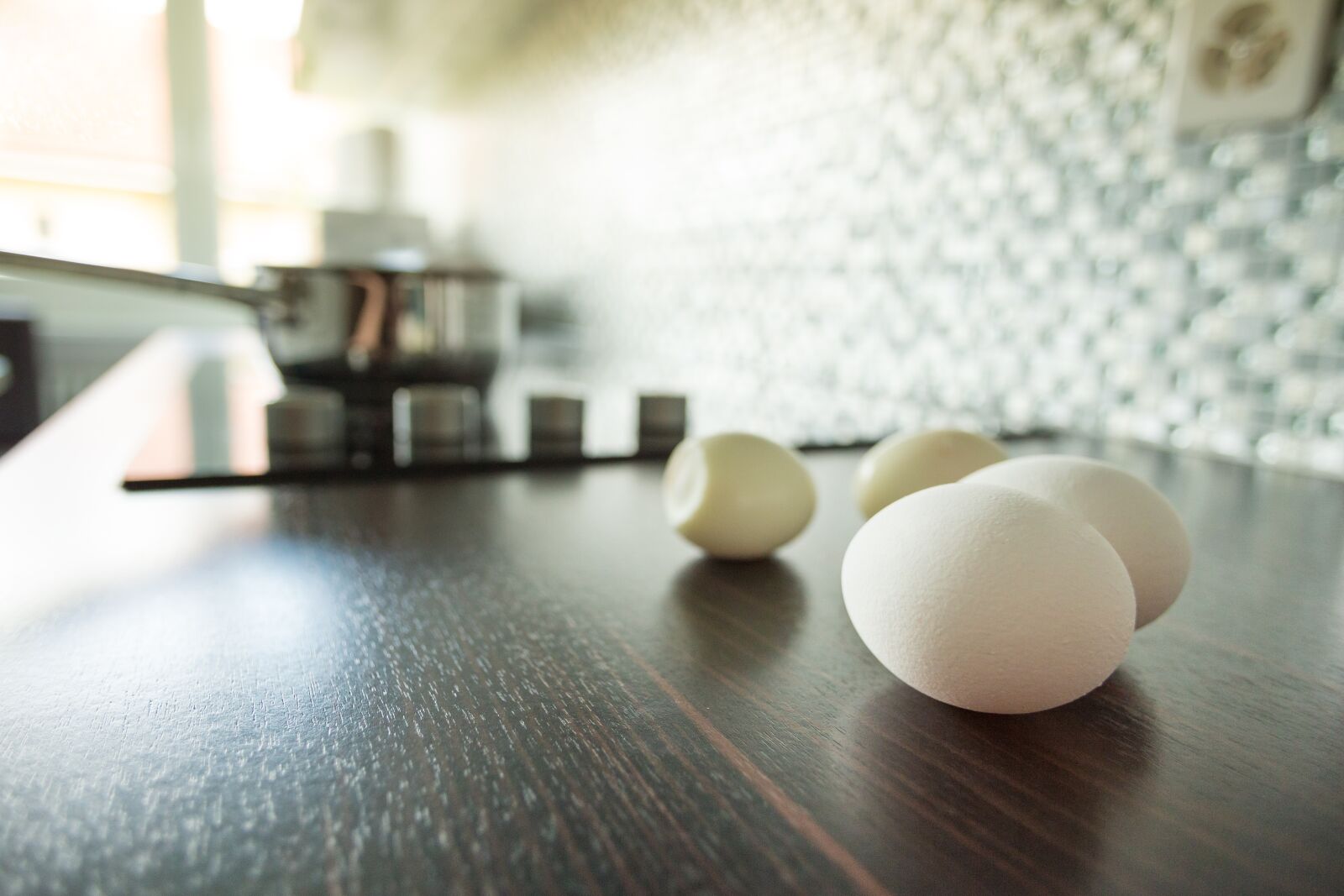 Canon EOS 6D + Canon EF 20mm F2.8 USM sample photo. Eggs, kitchen, cooking photography
