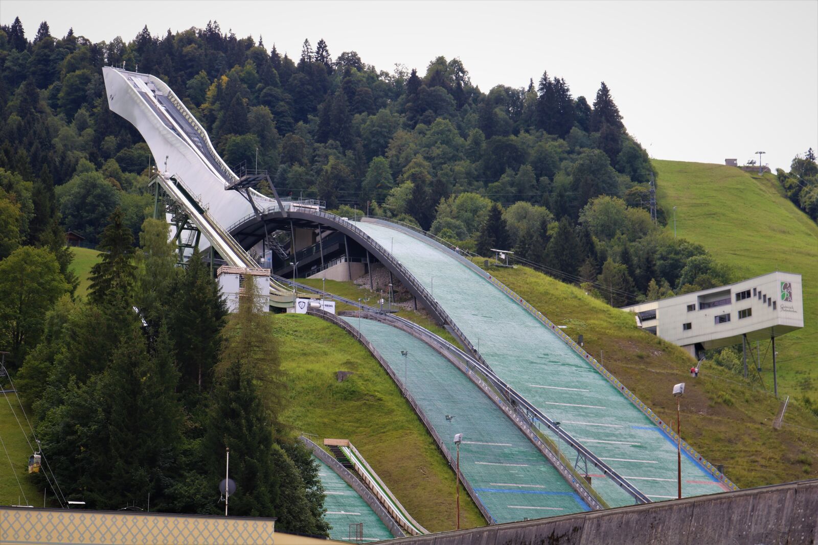 Canon EOS 750D (EOS Rebel T6i / EOS Kiss X8i) sample photo. Hill, garmisch partenkirchen, flight photography