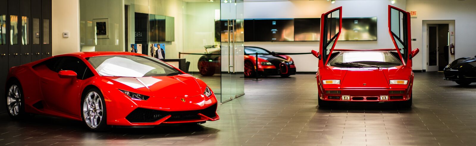 Sony a7 II + Sony Sonnar T* FE 55mm F1.8 ZA sample photo. Ferrari, car, showroom photography
