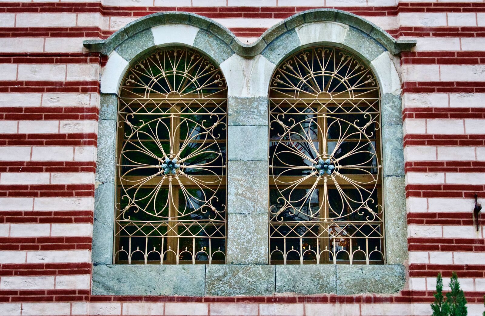Sony a6500 sample photo. Window, decoration, security photography