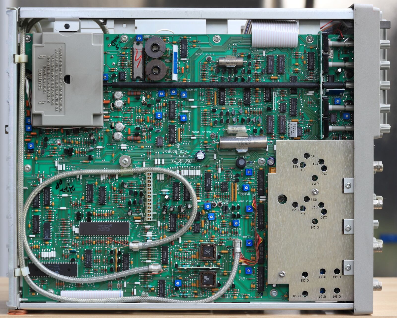 Canon EOS 550D (EOS Rebel T2i / EOS Kiss X4) sample photo. Tektronix, scope, oscilloscope photography