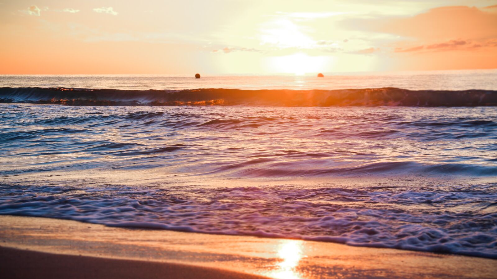 Canon EF-S 18-135mm F3.5-5.6 IS sample photo. Sunrise, beach, vacations photography