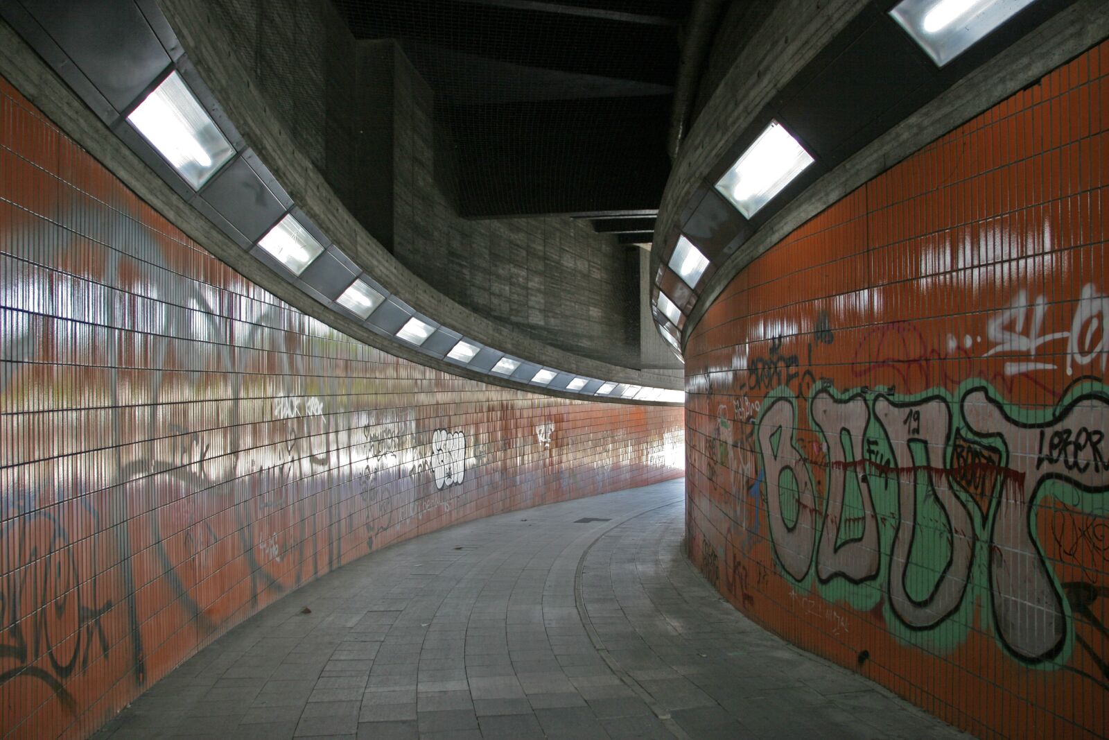 Canon EOS 20D sample photo. Tunnel, underpass, passage photography