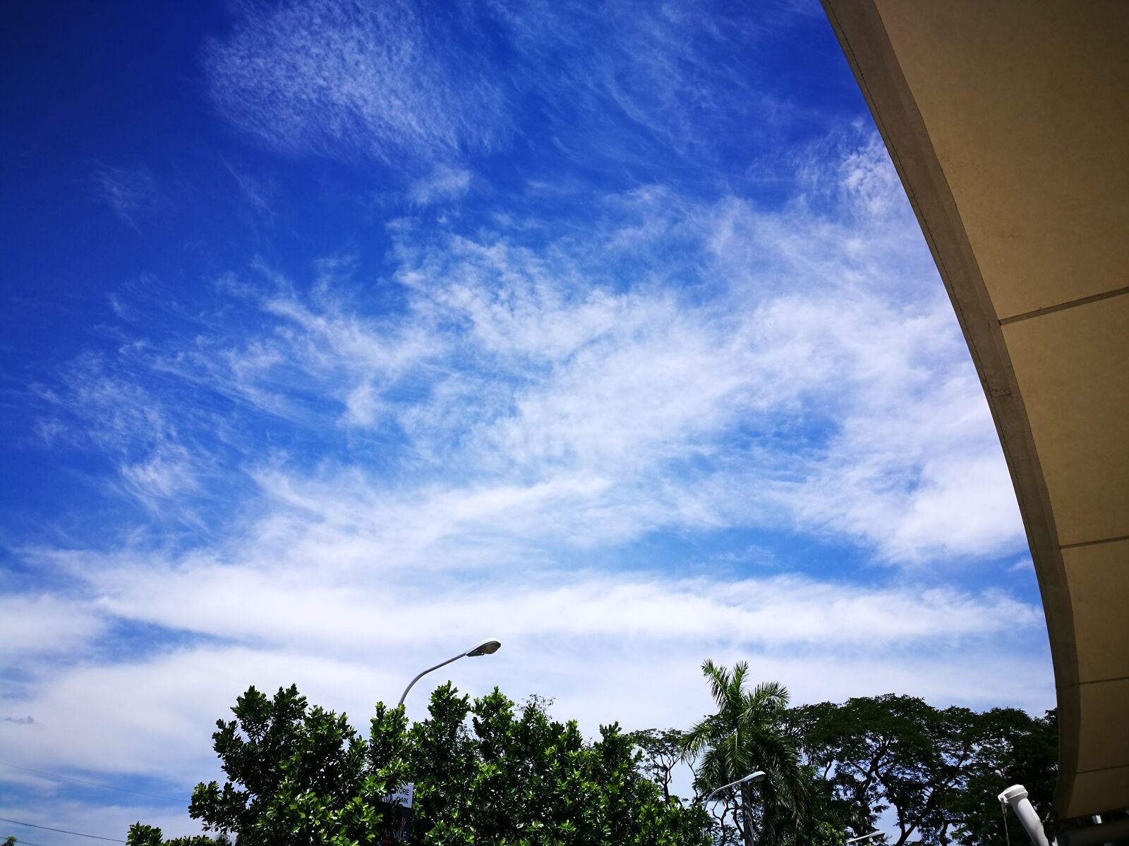 HUAWEI P9 Plus sample photo. Blue, sky, ceiling, clouds photography