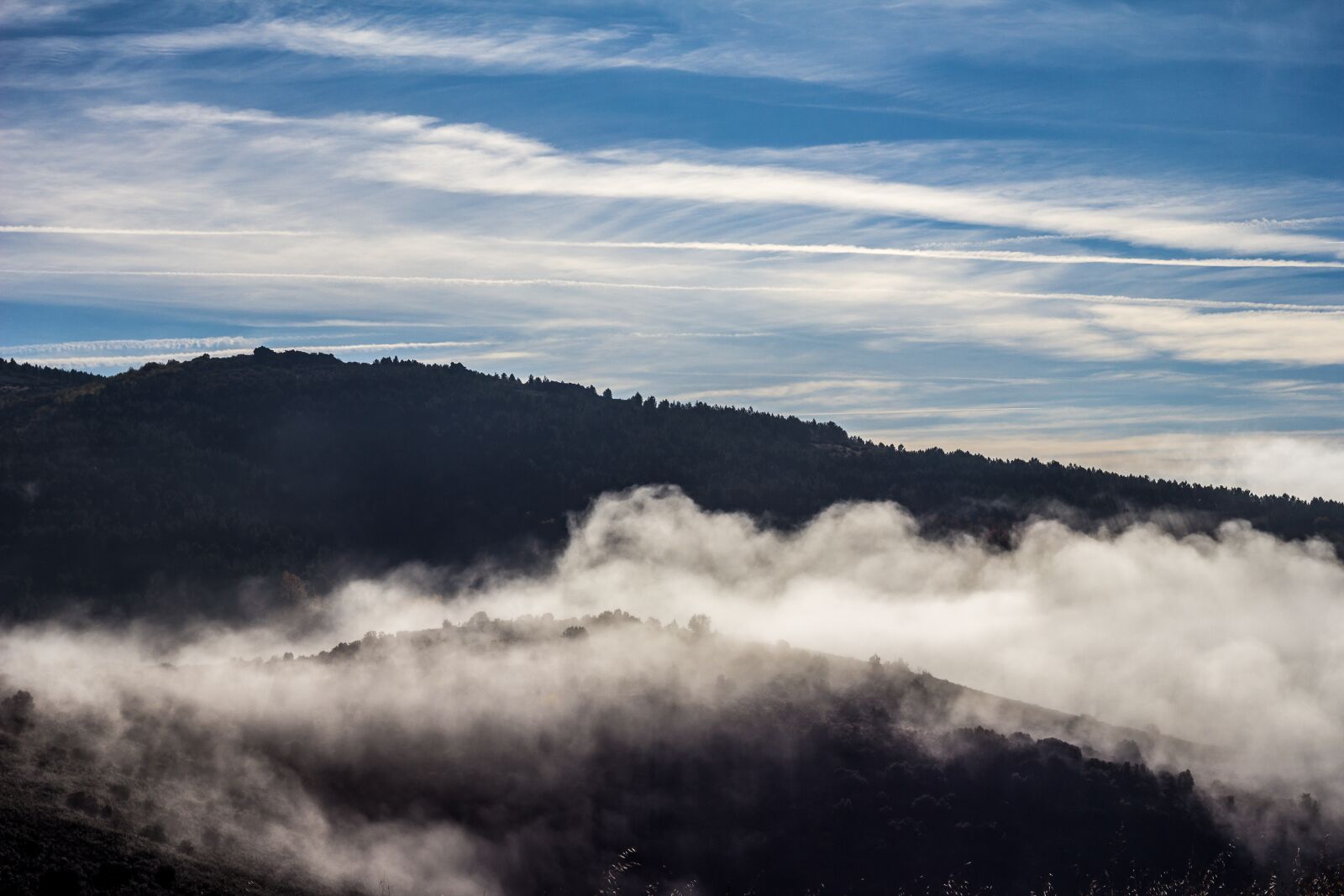 Canon EOS 60D + Canon EF 50mm F1.8 STM sample photo. Mountain, clouds, landscape photography