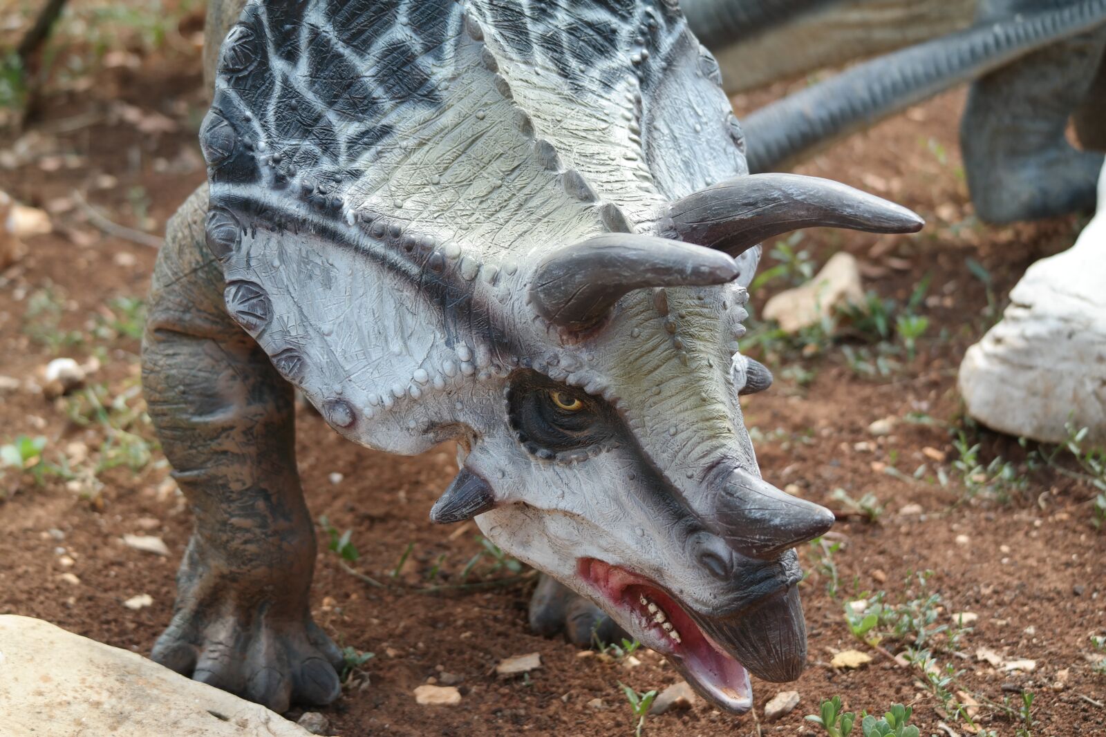 Samsung NX30 + NX 50-200mm F4-5.6 sample photo. Dinosaur, amusement park, prehistoric photography