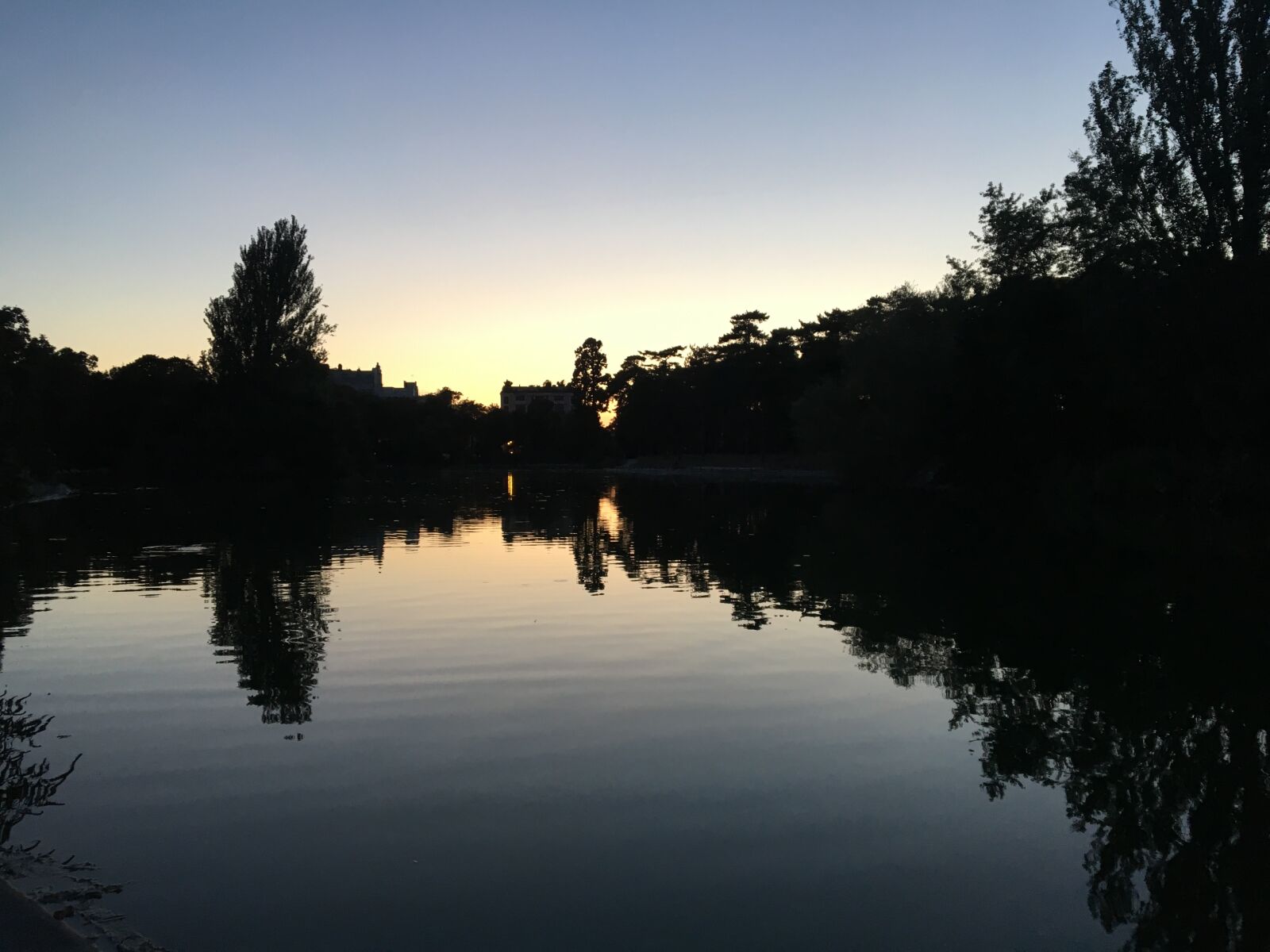 Apple iPhone 6s sample photo. Sunset, sun, dark photography