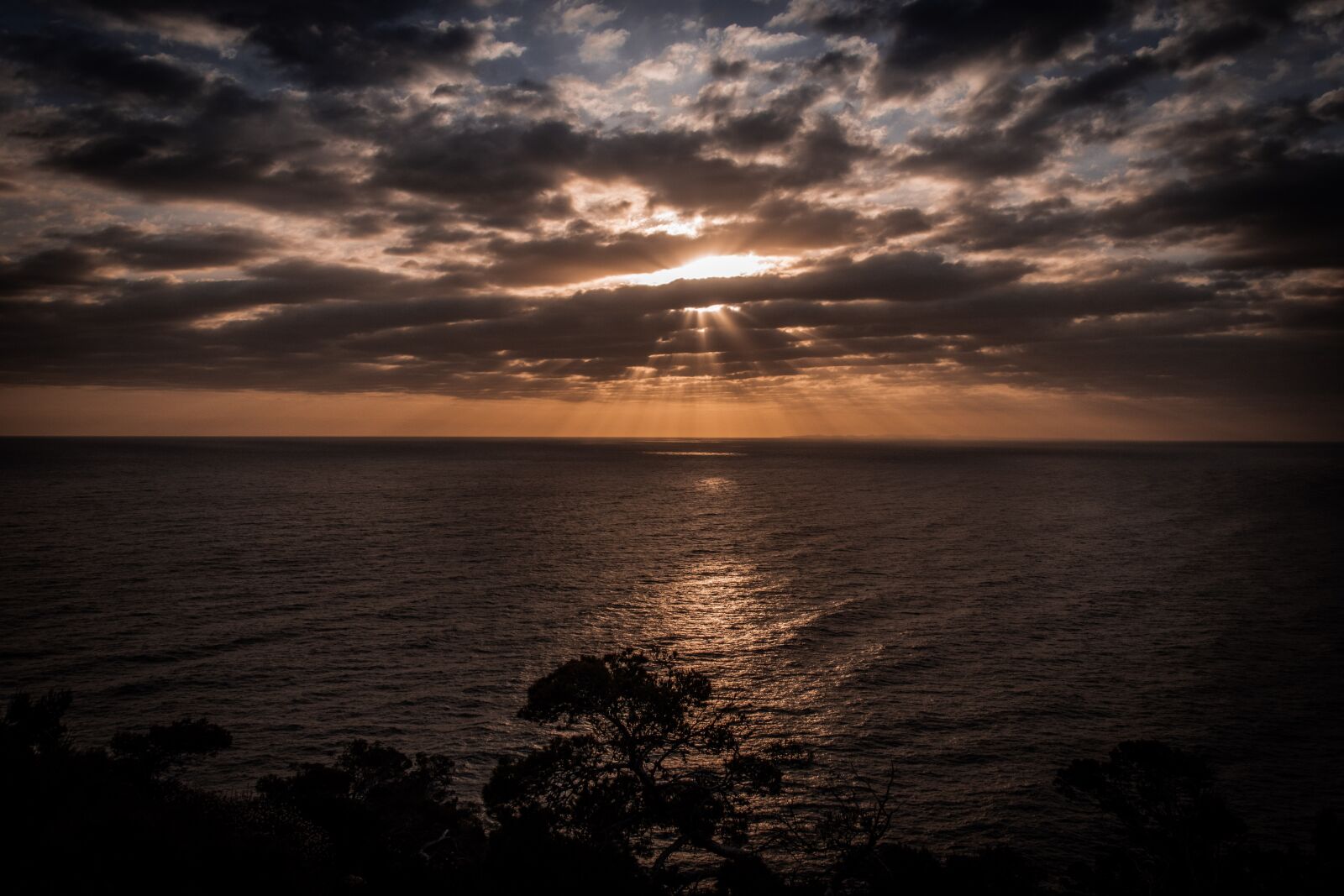 Nikon D5500 sample photo. Sunrise, clouds, sun photography
