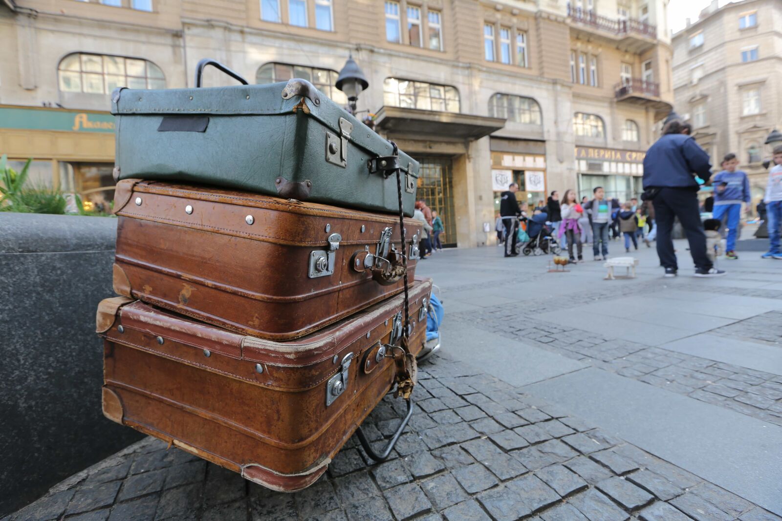 Canon EF 16-35mm F2.8L II USM sample photo. Baggage, bags, city, cityscape photography