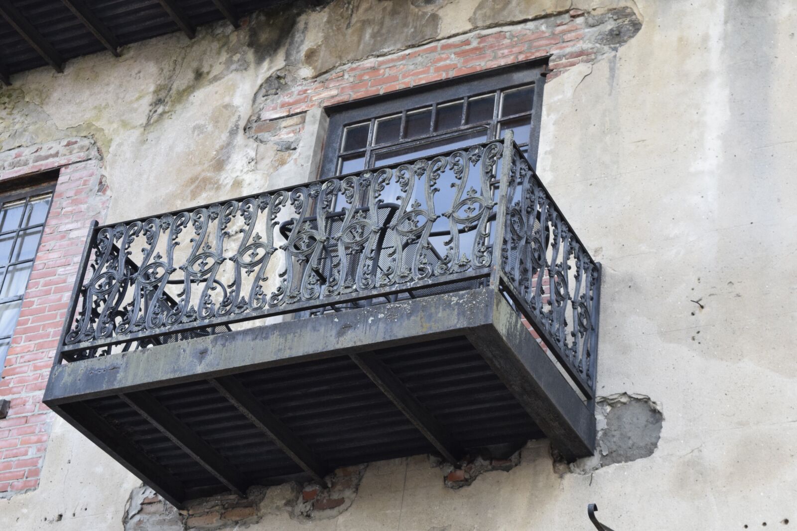 Nikon D3300 sample photo. Balcony, savannah, metalwork photography