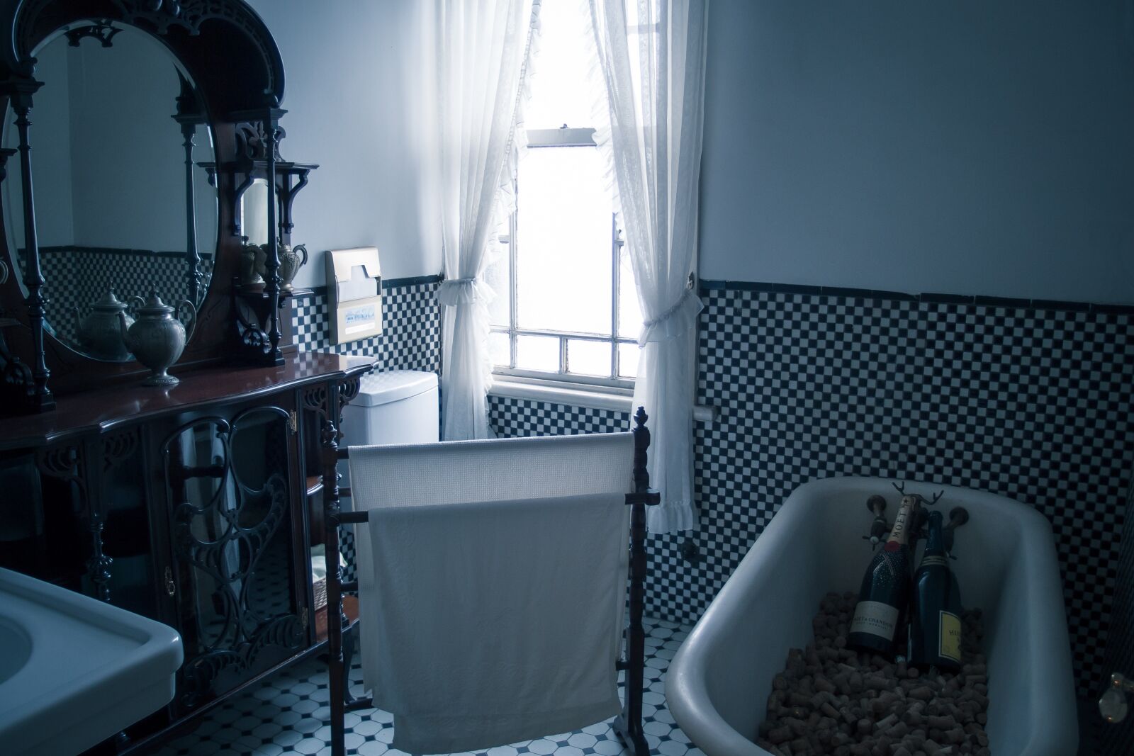 PENTAX RICOH IMAGING PENTAX MX-1 sample photo. Western-style, antique, detective photography