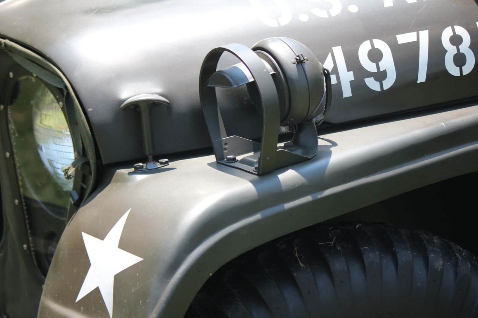 Canon EOS 600D (Rebel EOS T3i / EOS Kiss X5) sample photo. Jeep, military, army photography