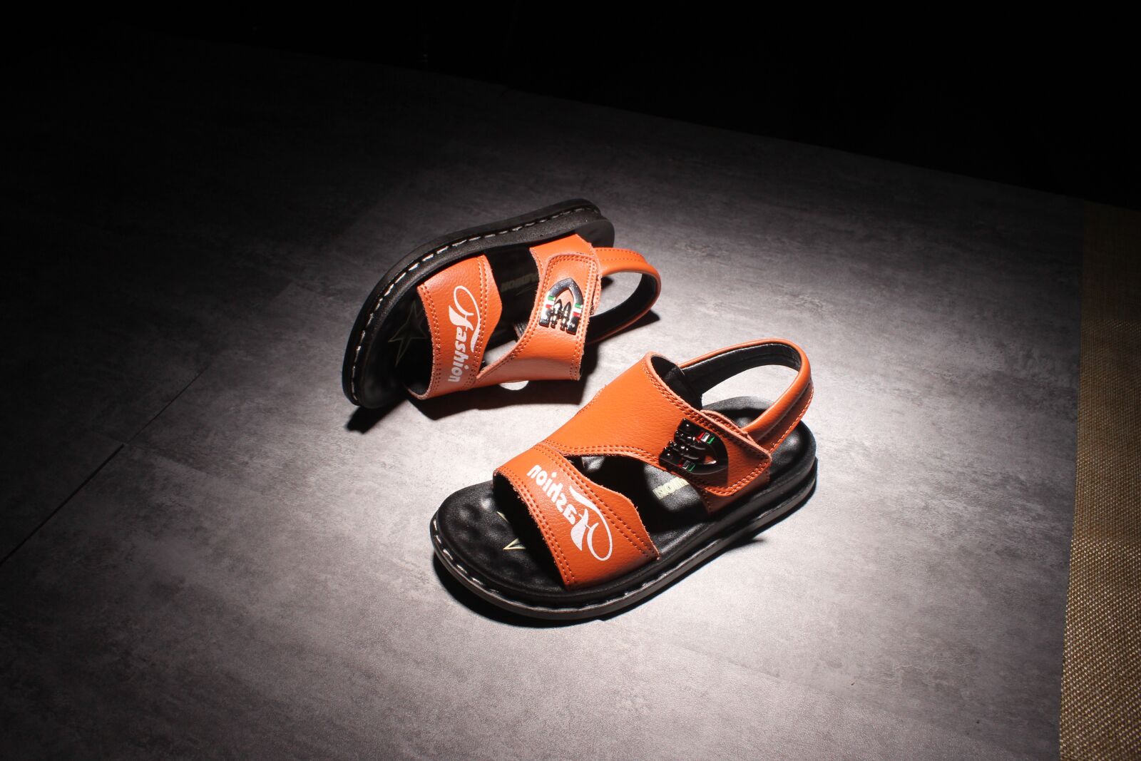 Canon EOS 600D (Rebel EOS T3i / EOS Kiss X5) sample photo. Children's shoes, sandals, breathable photography