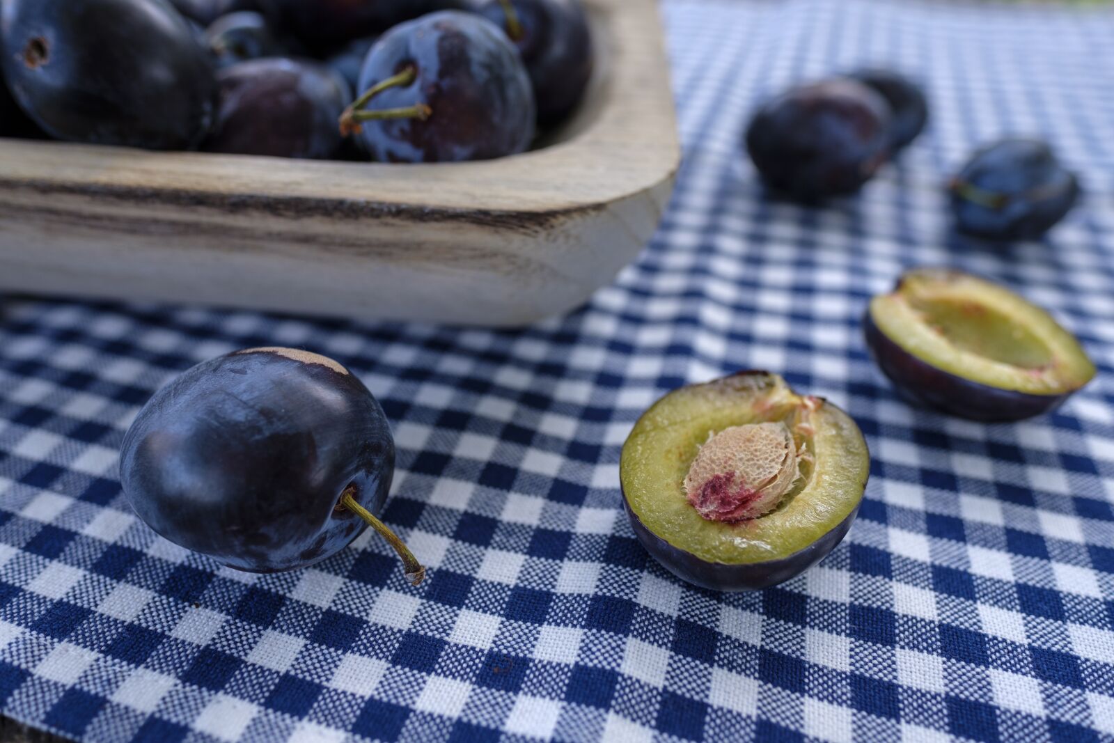 Fujifilm X-T2 sample photo. Plums, fruit, stone fruit photography