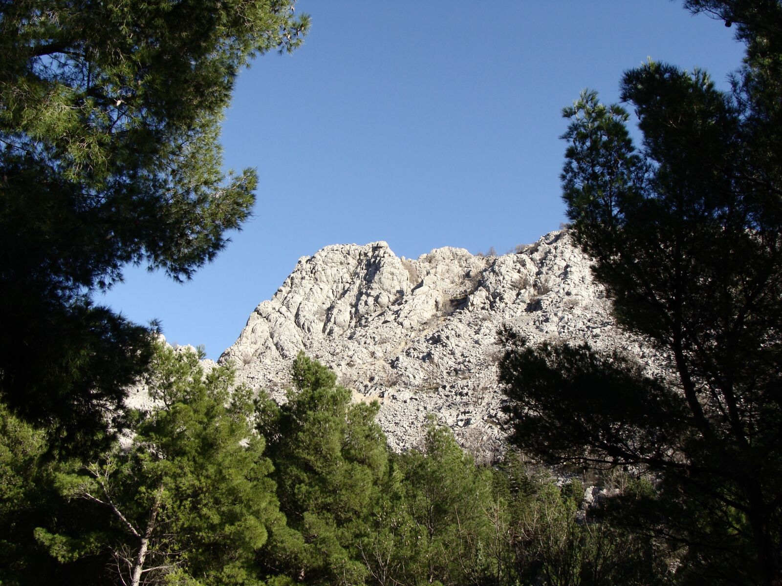Sony Cyber-shot DSC-H10 sample photo. Mountain, view, peak photography