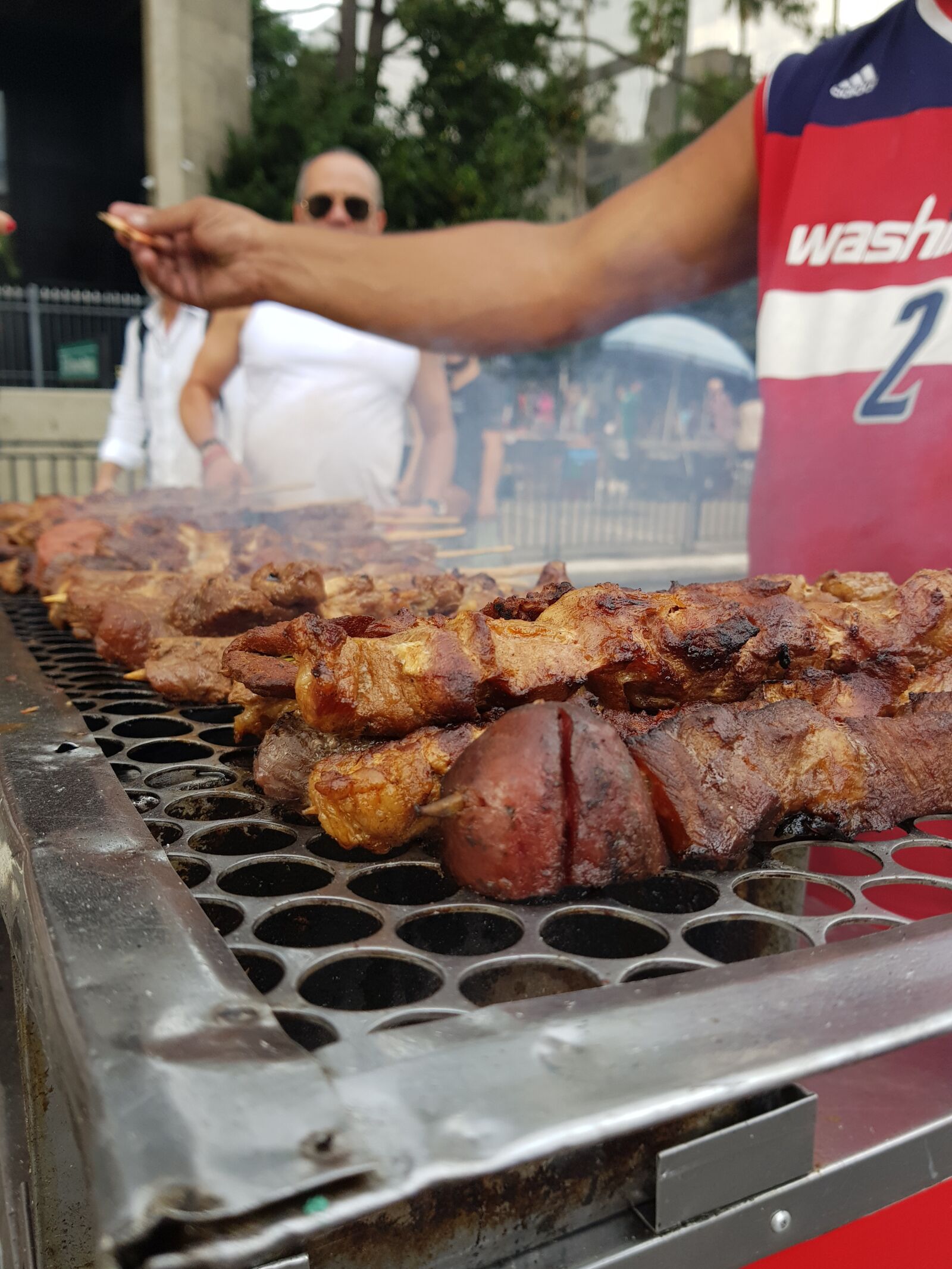 Samsung Galaxy S8+ sample photo. Barbecue in the street photography