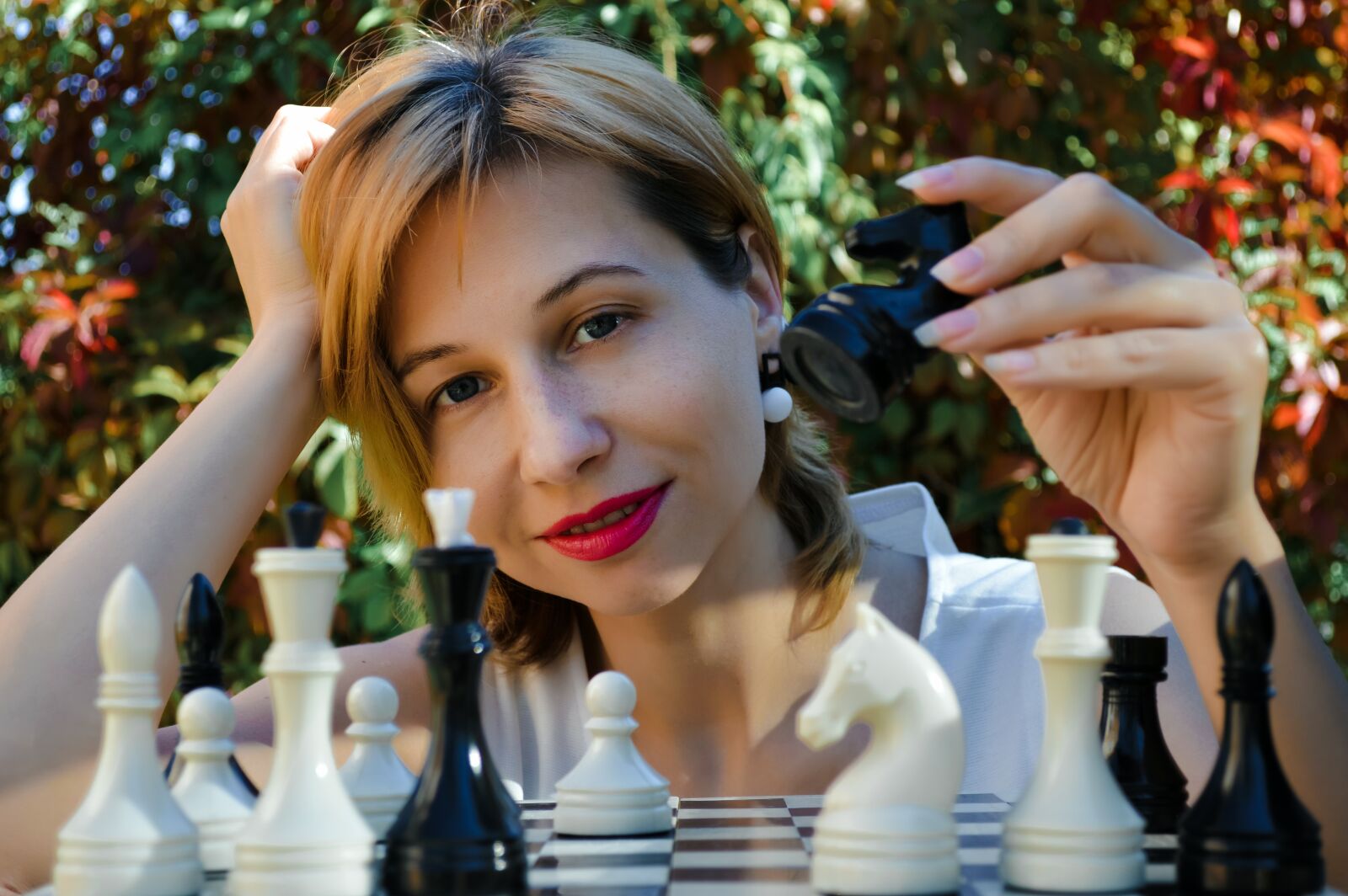 Nikon D3200 sample photo. Woman, leisure, board game photography