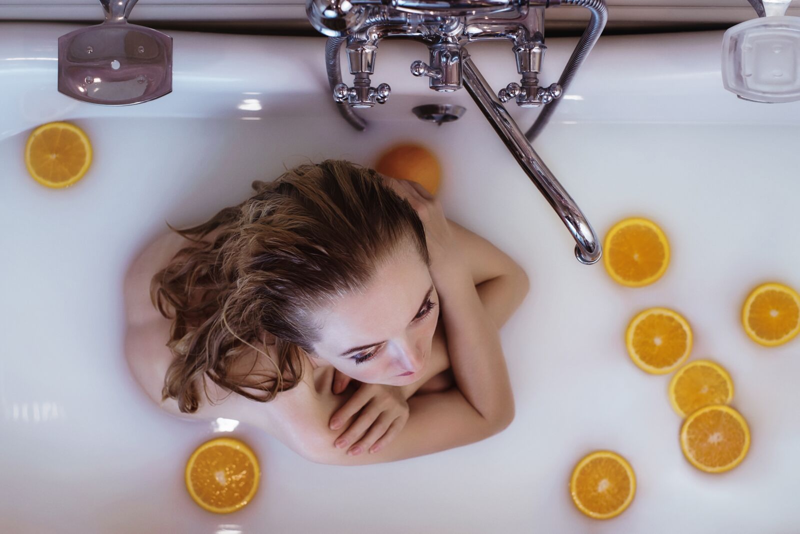 Fujifilm X-E1 sample photo. Milk, orange, bath photography