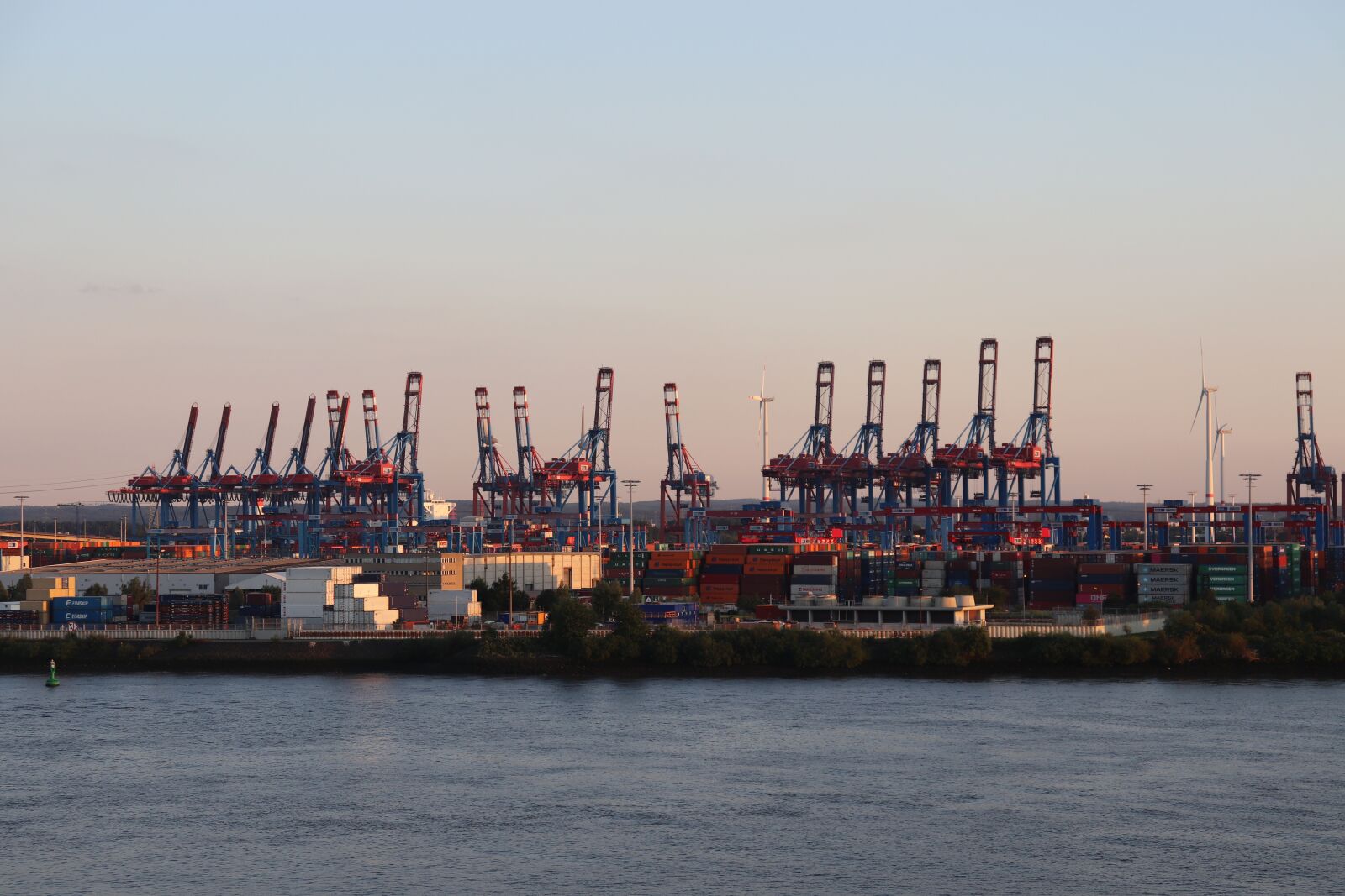 Canon EOS 200D (EOS Rebel SL2 / EOS Kiss X9) sample photo. Port, hamburg, container photography
