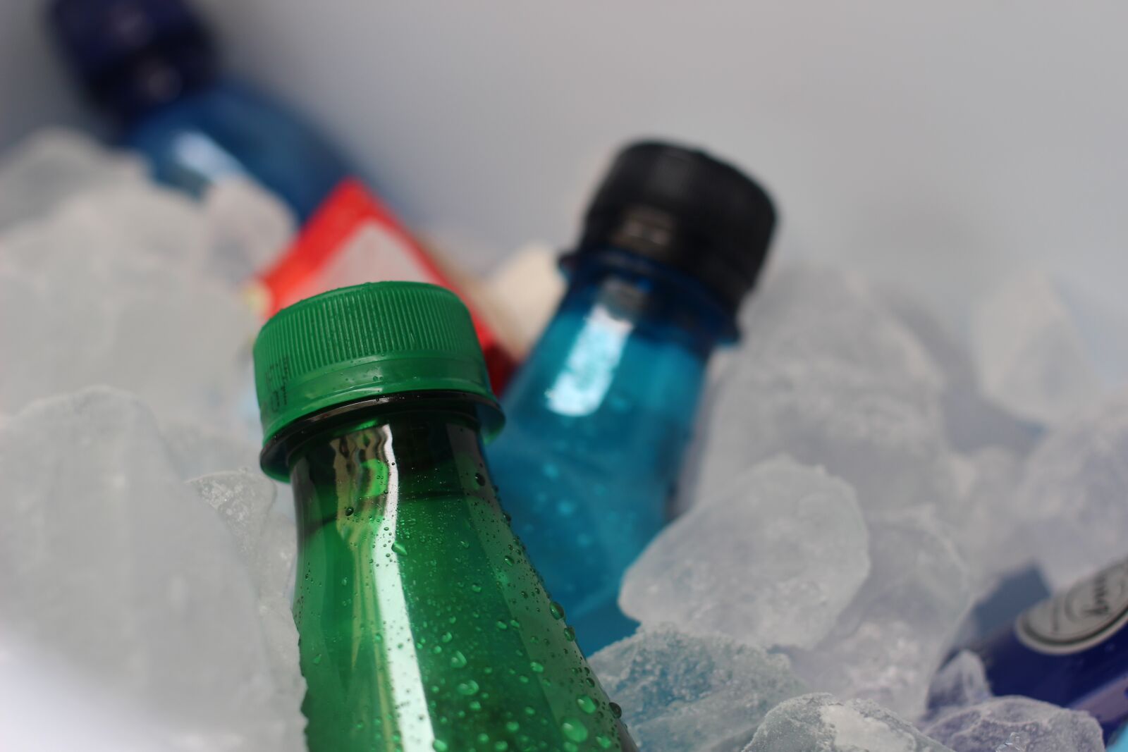 Canon EF 40mm F2.8 STM sample photo. Drinks, beverages, ice photography