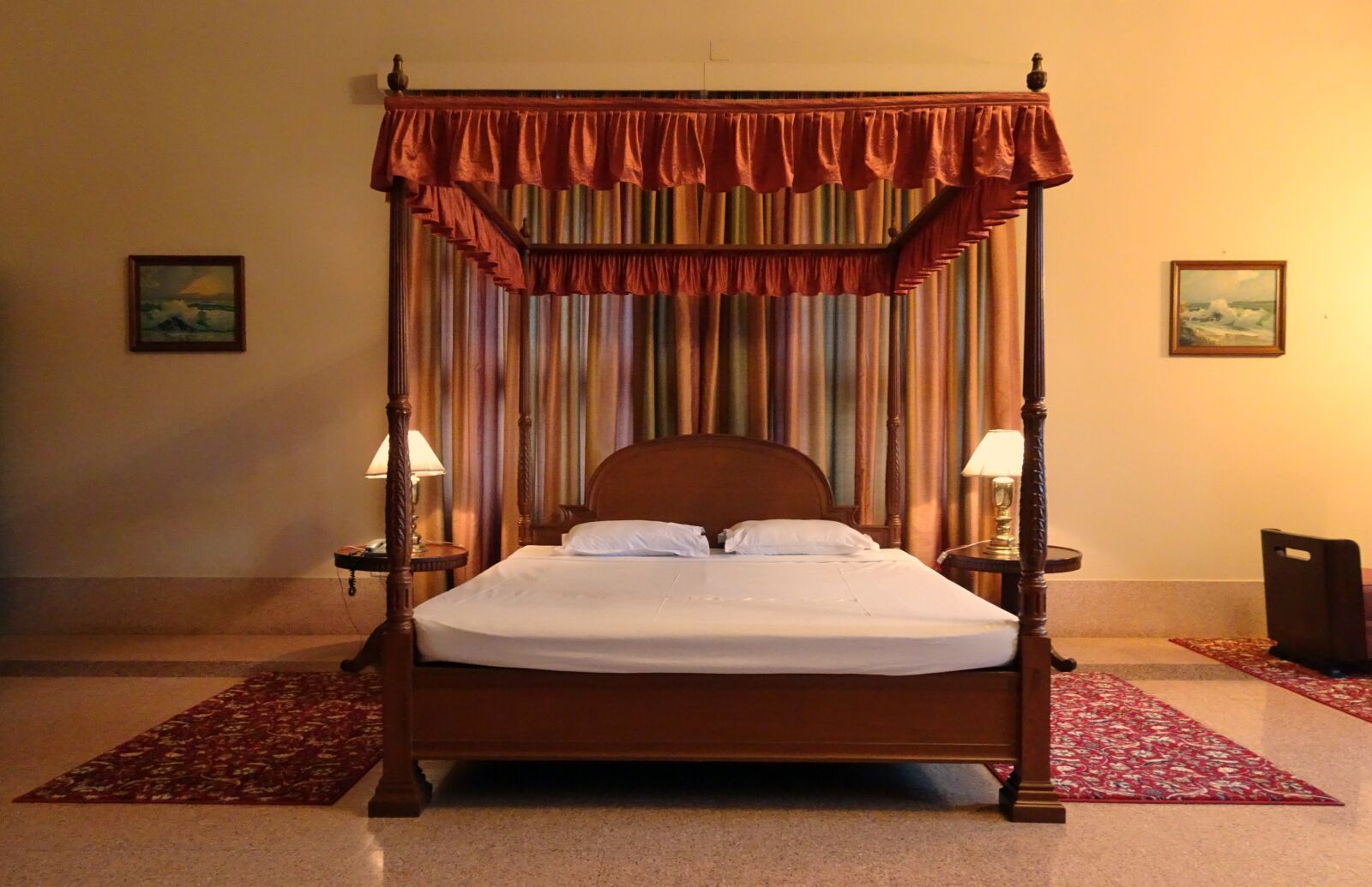 Sony Cyber-shot DSC-HX90V sample photo. Bedroom, interior, furniture photography
