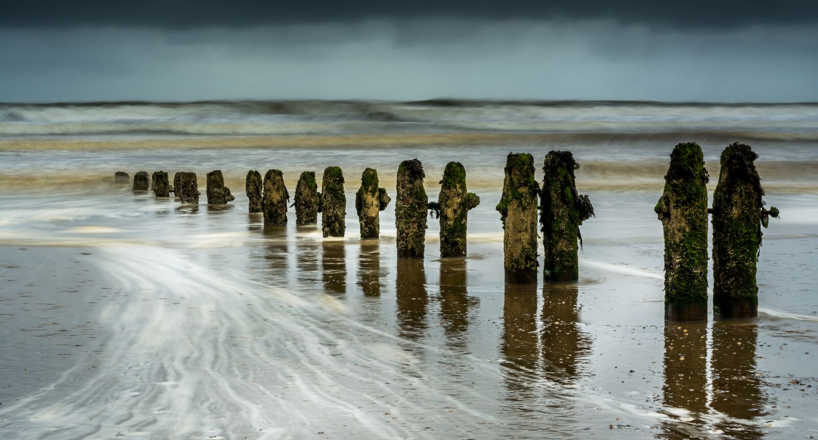 Nikon D7100 sample photo. Groynes, wave breaks, seascape photography
