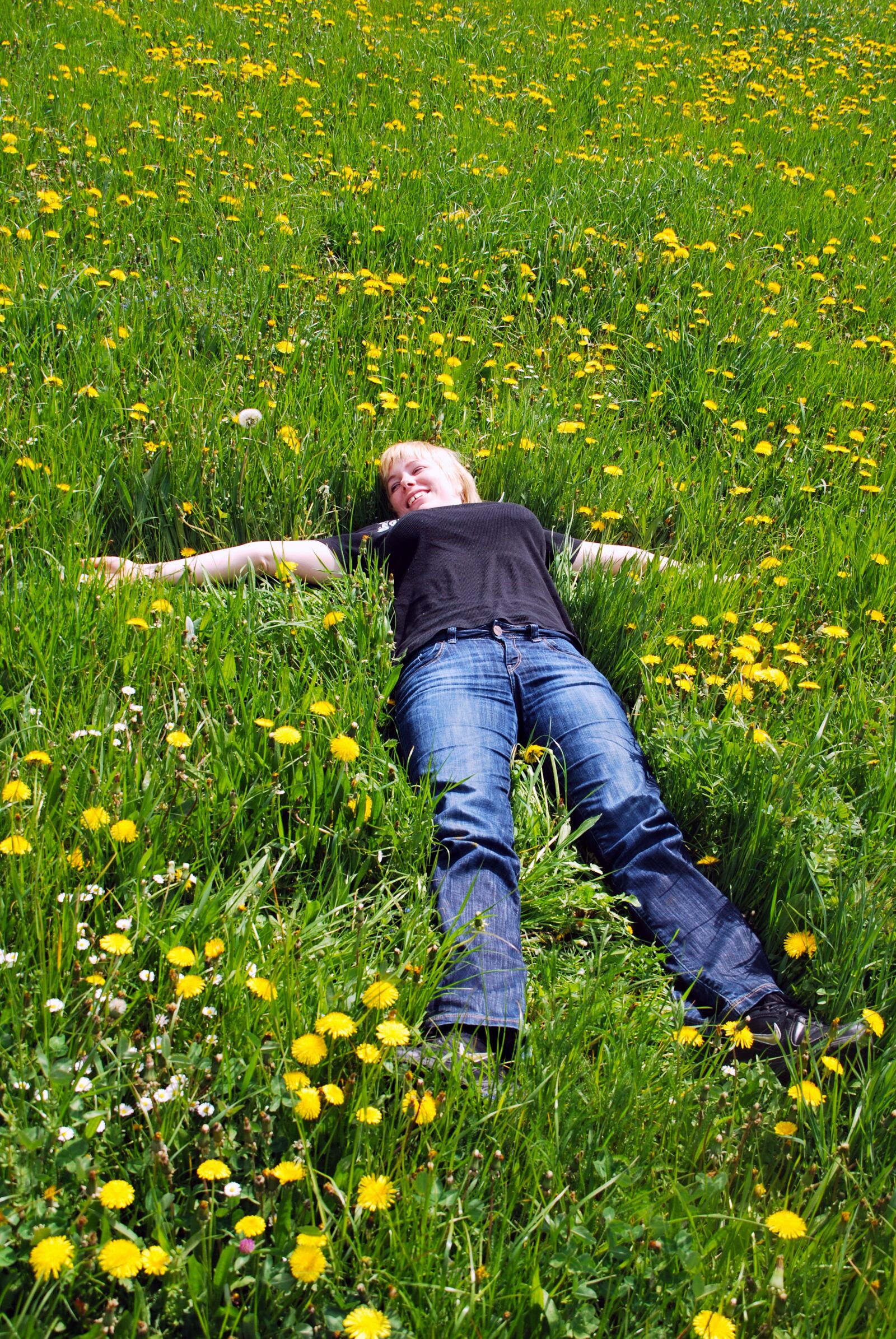 Nikon D60 sample photo. A woman, laying, happy photography