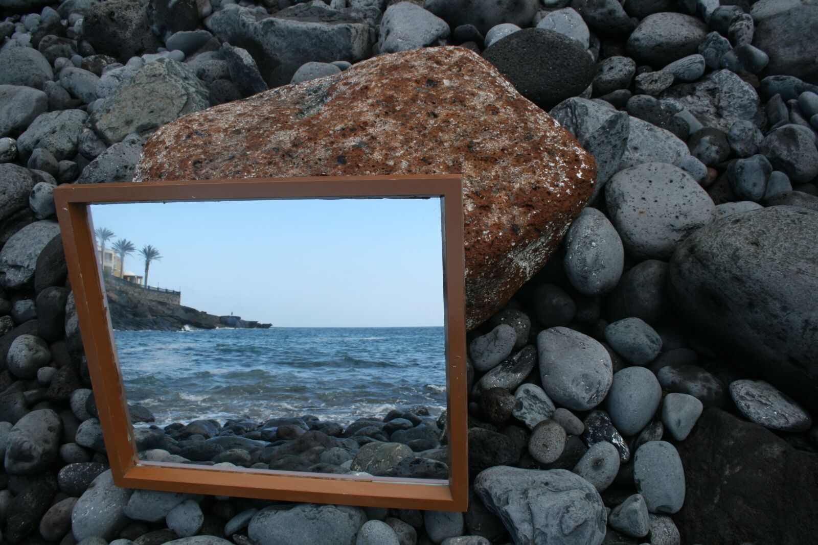 Canon EOS 400D (EOS Digital Rebel XTi / EOS Kiss Digital X) sample photo. Art, mirror, water photography