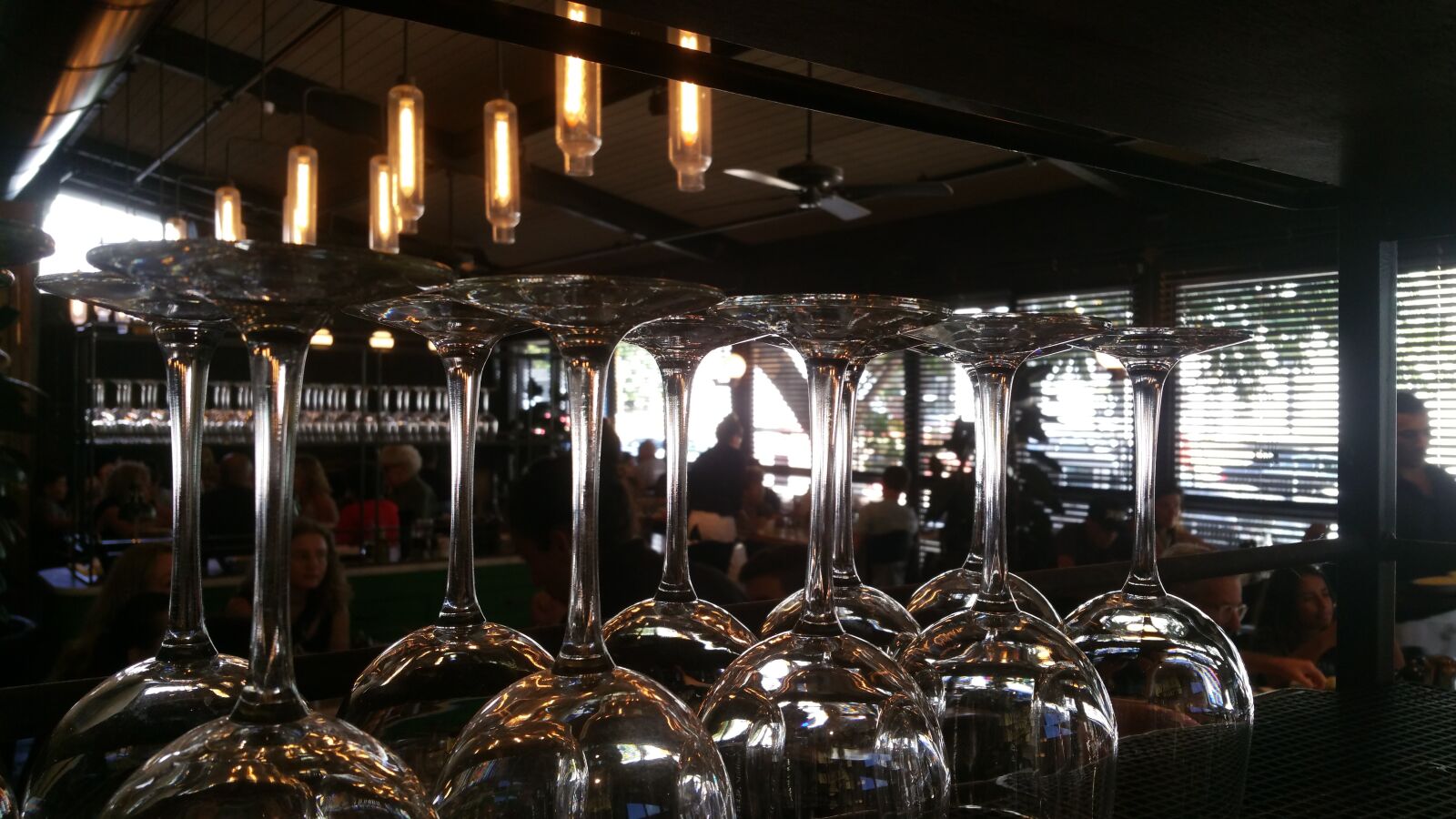 Samsung Galaxy Note4 sample photo. Glasses, restaurant, reflection photography