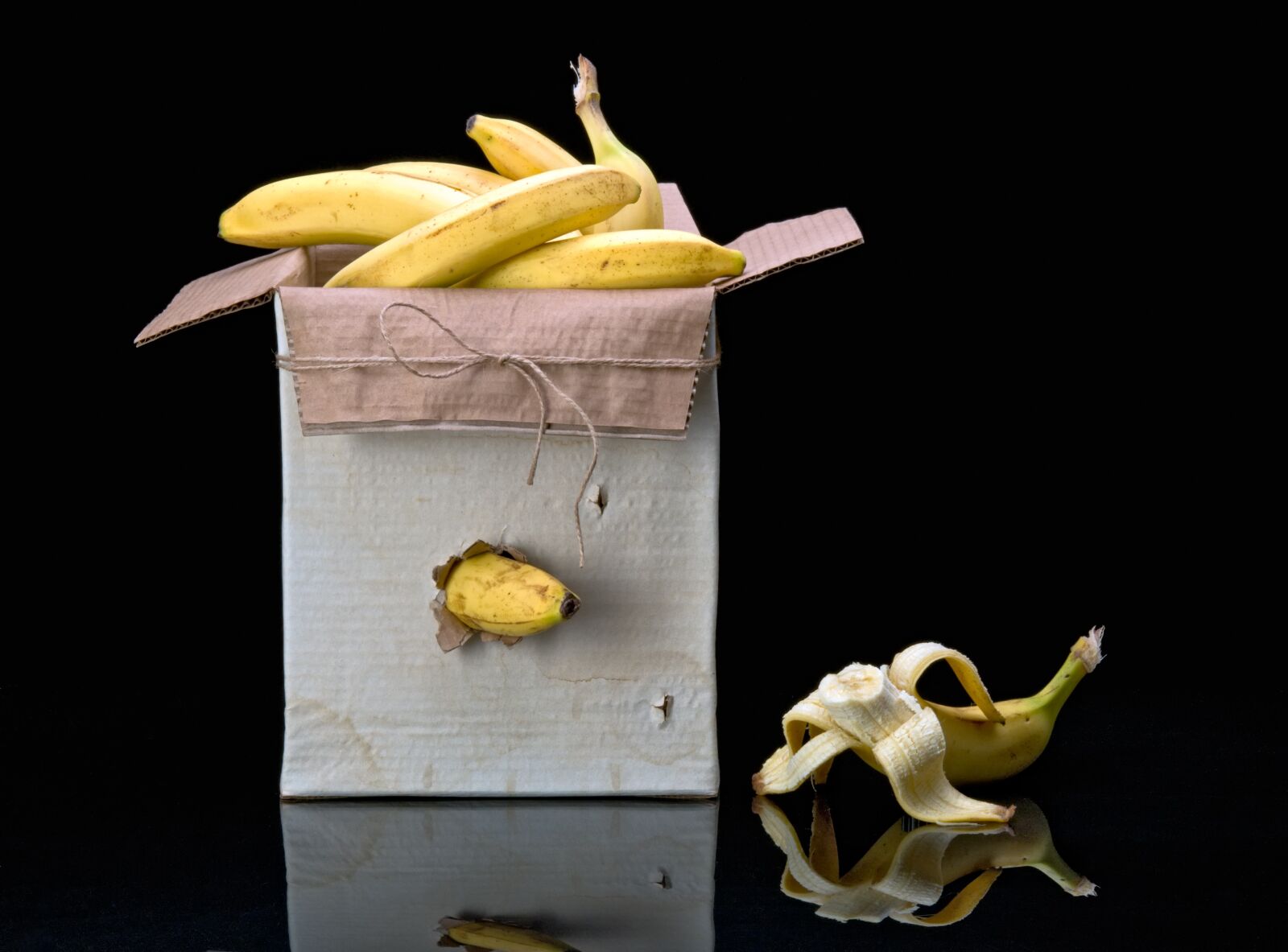 Nikon D300 sample photo. Box, bananas, reminiscence photography