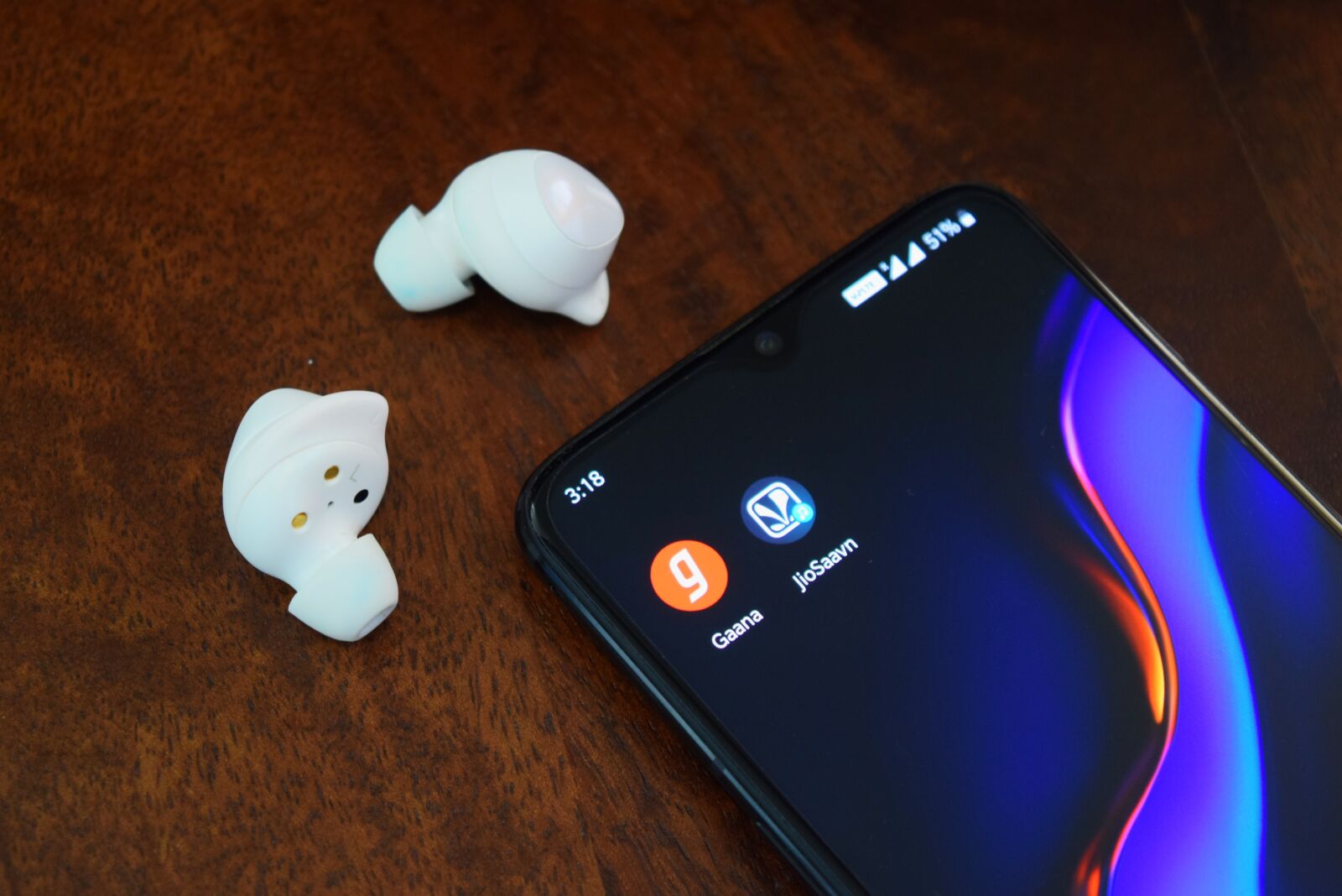 Nikon D3300 sample photo. Music apps, earbuds, indian photography