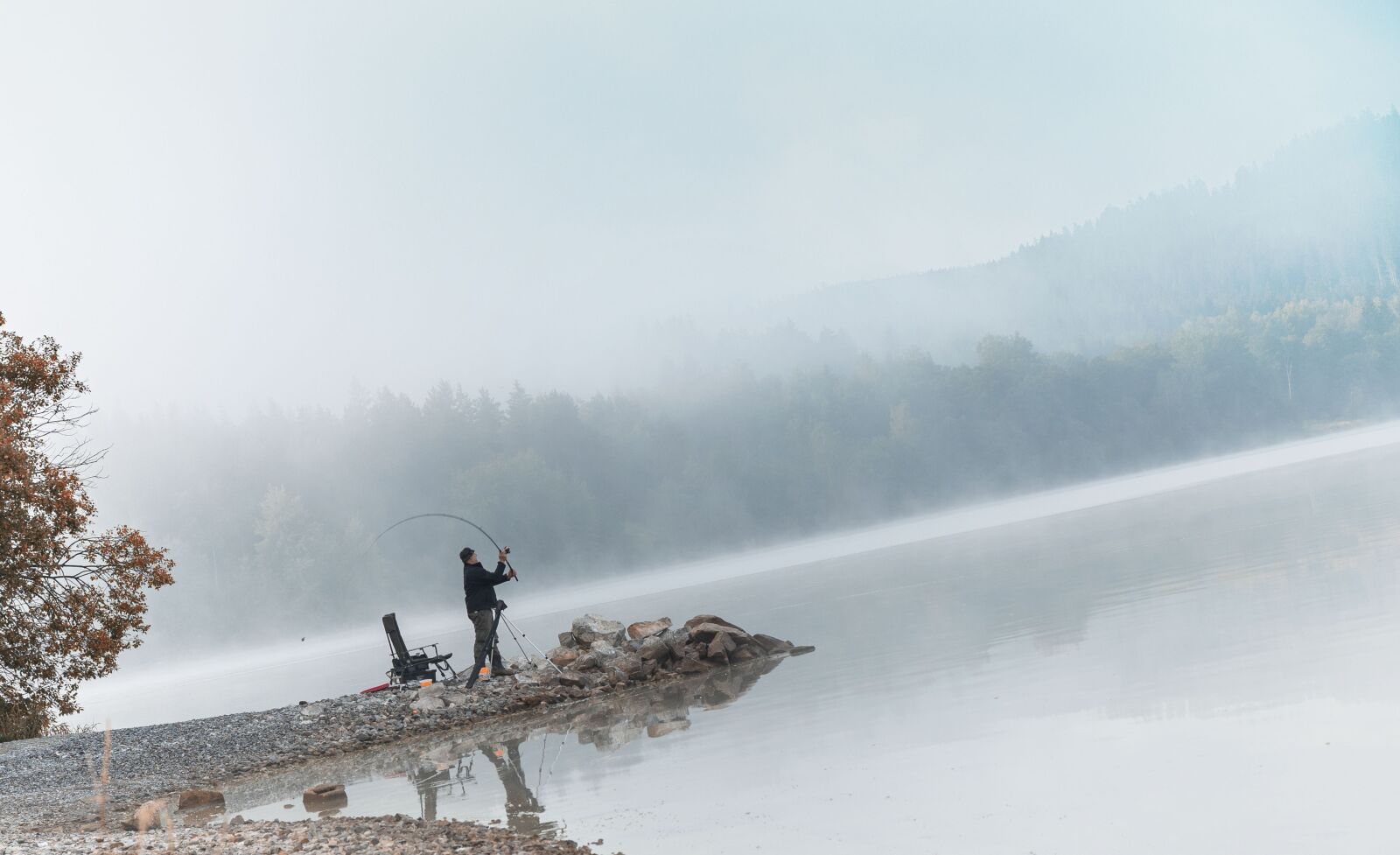 Canon EOS R6 sample photo. "Fisherman, lake, fishing" photography