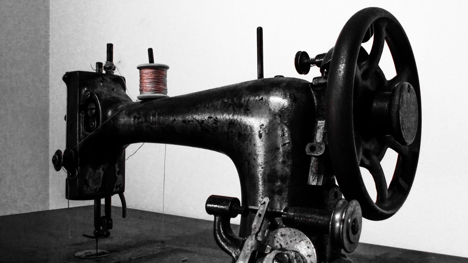 Canon PowerShot SX400 IS sample photo. Sewing machine, old, antique photography